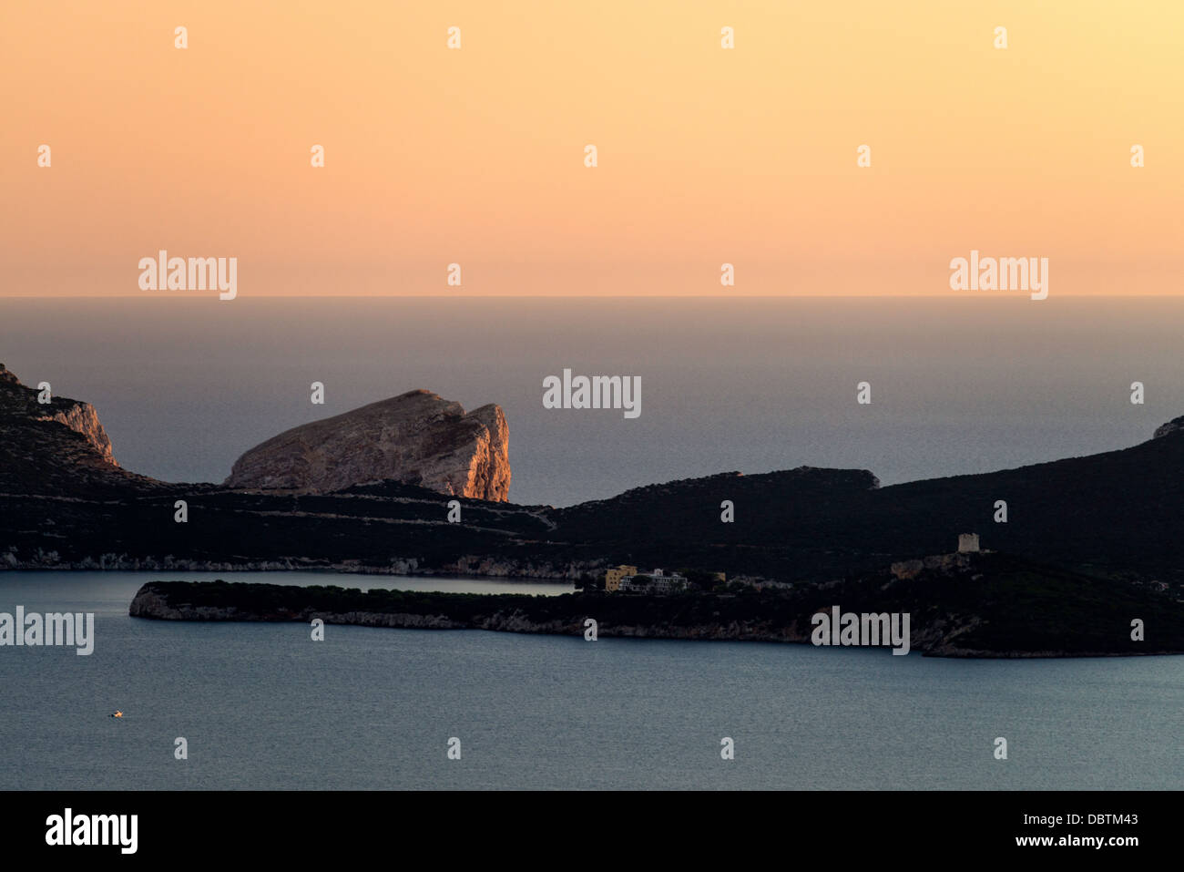Alghero Porto Conte e il faraglione di Capo Caccia Sardegna Italia Foto Stock
