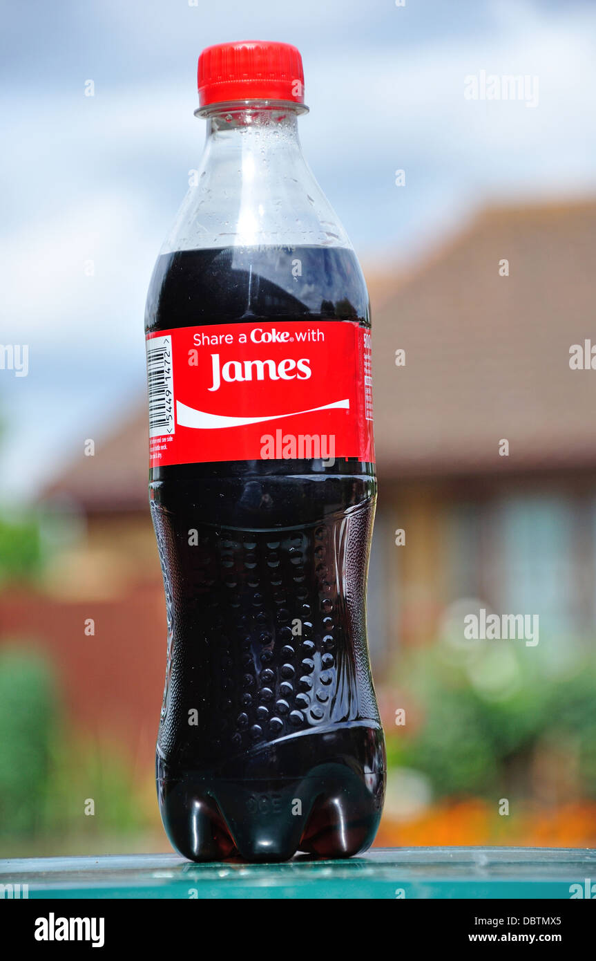 Personalised 'James' bottiglia di plastica di Coca Cola, Oxfordshire, England, Regno Unito Foto Stock