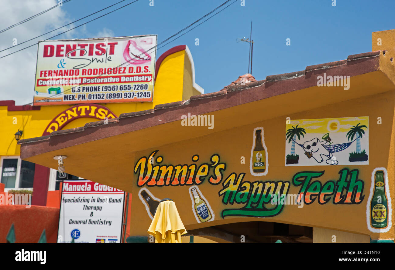 Dentisti pubblicizzare per il business da turisti senza adeguata assicurazione sanitaria che attraversano la frontiera messicana dal Texas. Foto Stock