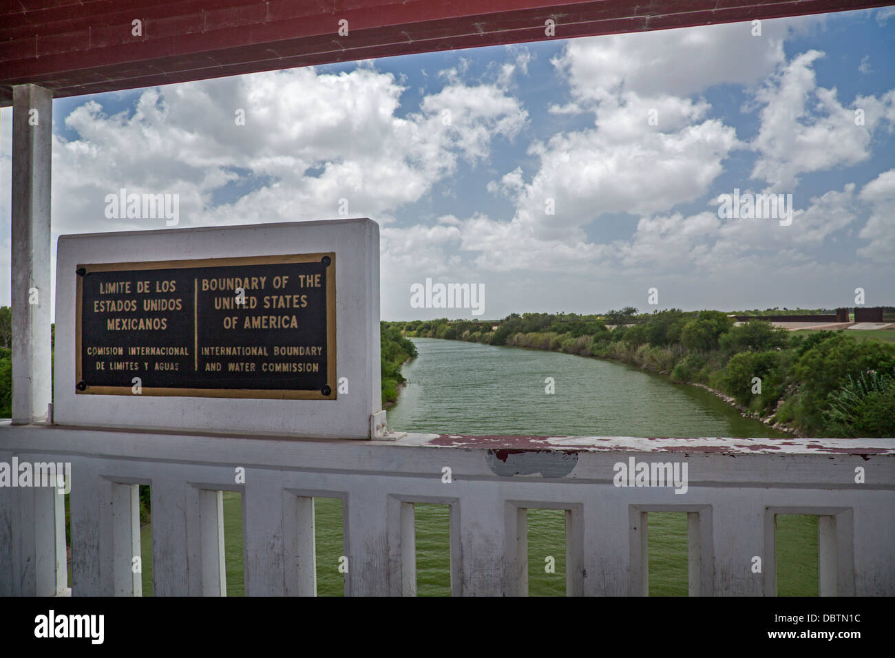 Fiume Rio Grande, separando il Messico (sinistra) e Stati Uniti d'America. Foto Stock