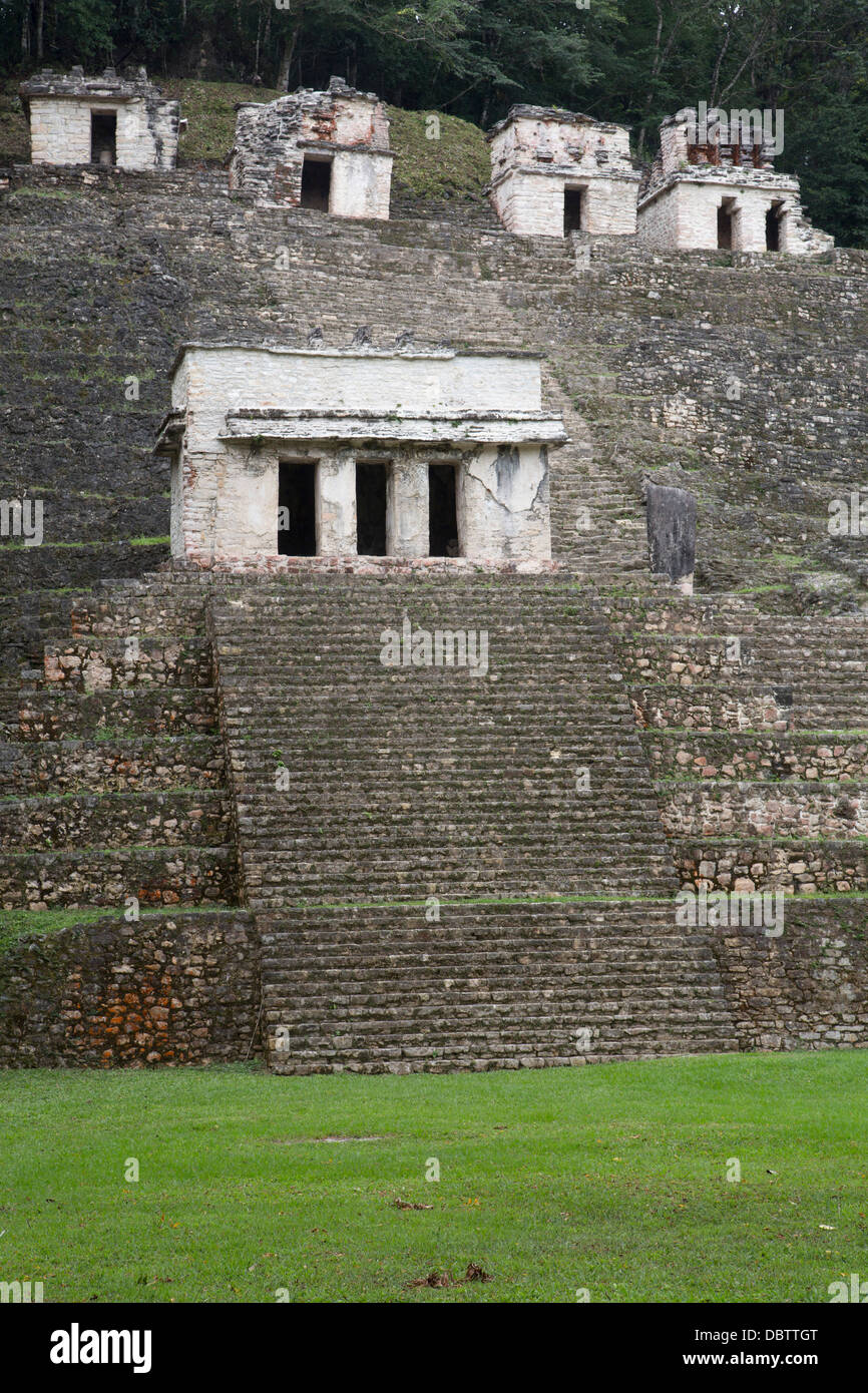 Edificio 2 in primo piano, Bonampak zona archeologica, Chiapas, Messico, America del Nord Foto Stock