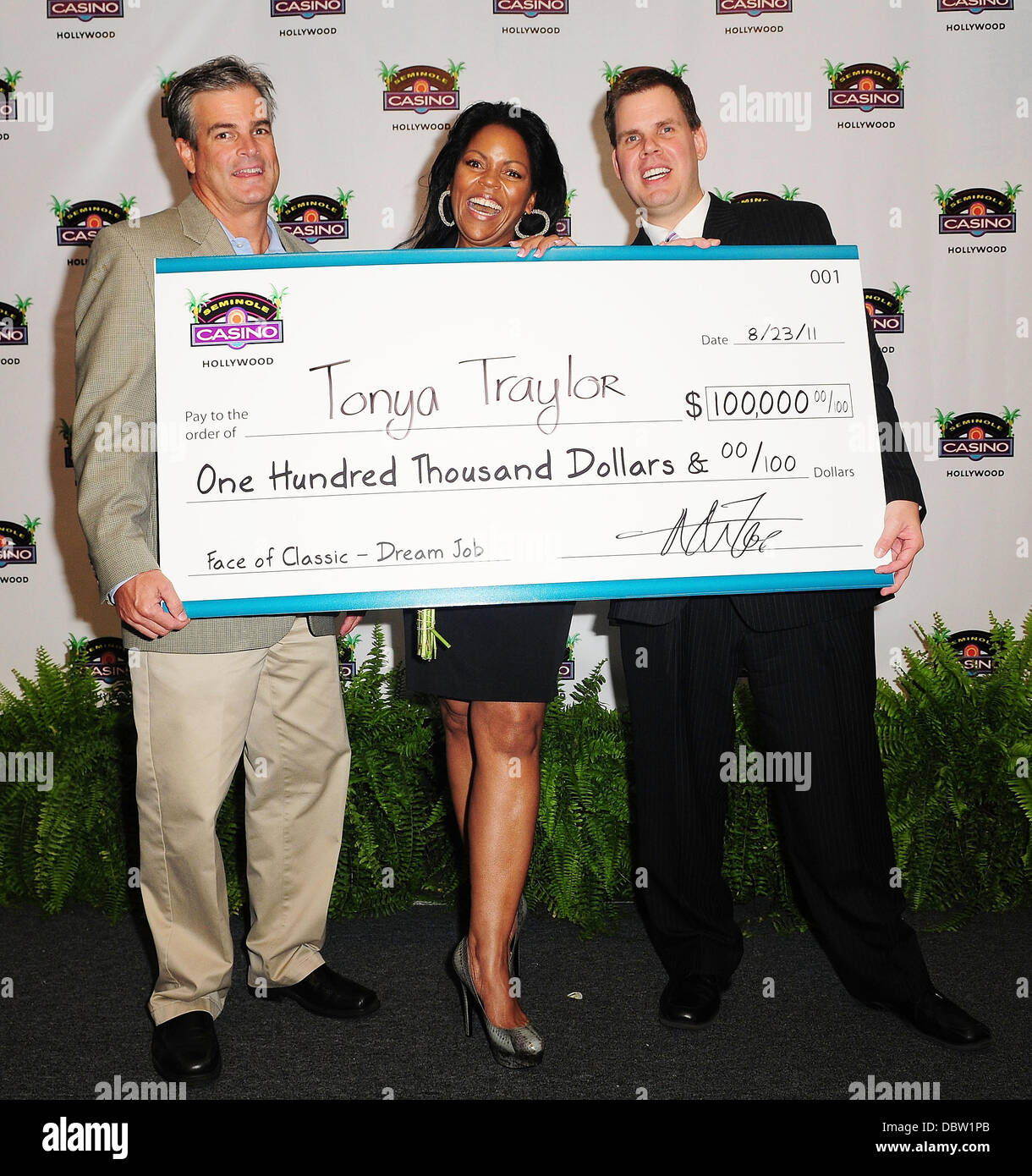 Adrian Fox, vincitore Tonya Traylor e Rob Dearstine assiste il 'Volto di Classic $100.000 job di sogno' evento al Seminole Casino classico di Hollywood Hollywood Florida - 23.08.11 Foto Stock