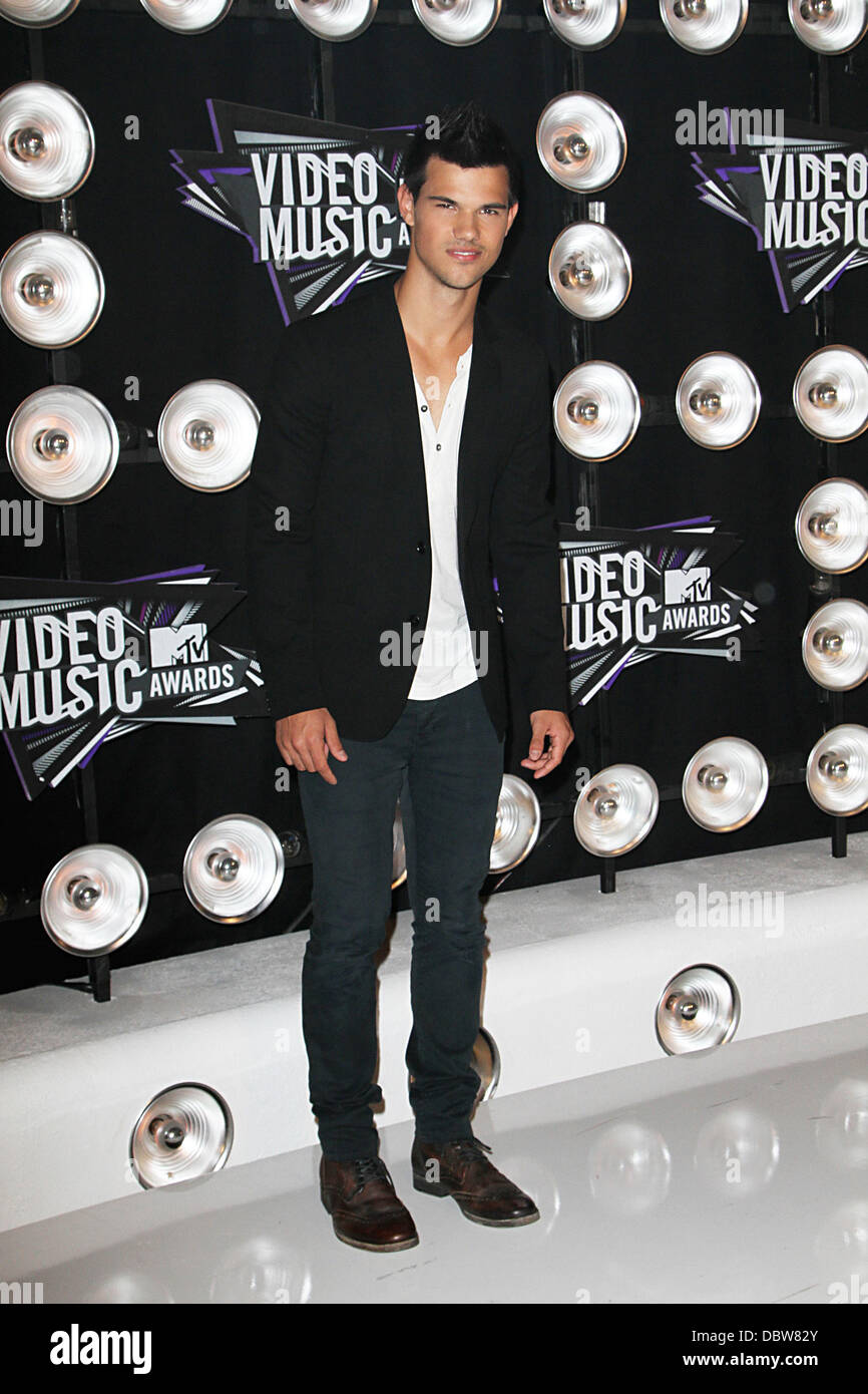Taylor Lautner 2011 MTV Video Music Awards tenutosi presso la Live - Gli arrivi di Los Angeles, California - 28.08.11 Foto Stock