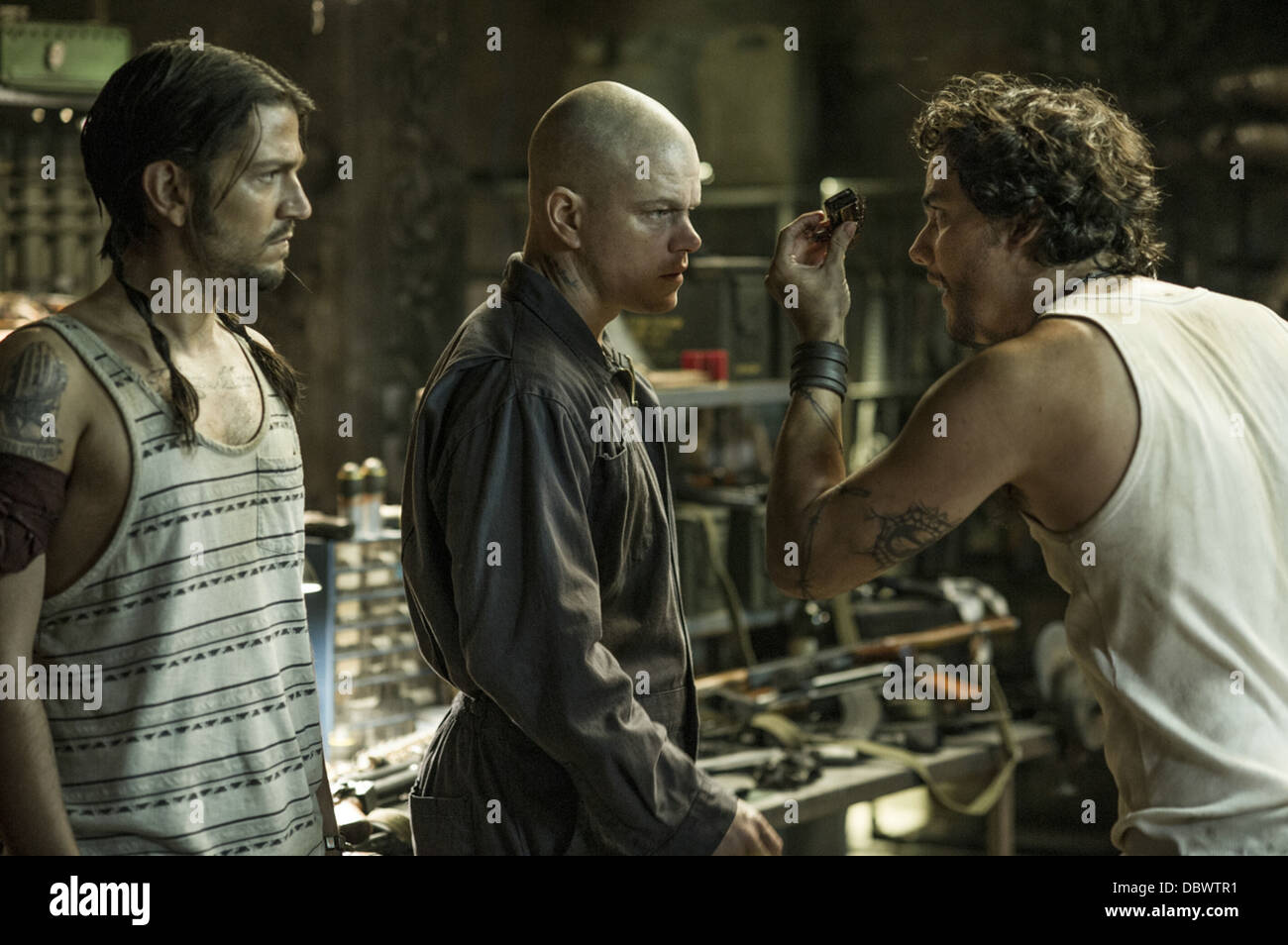 ELYSIUM (2013) Diego Luna Matt Damon WAGNER MOURA NEILL BLOMKAMP (DIR) 004 COLLEZIONE MOVIESTORE LTD Foto Stock