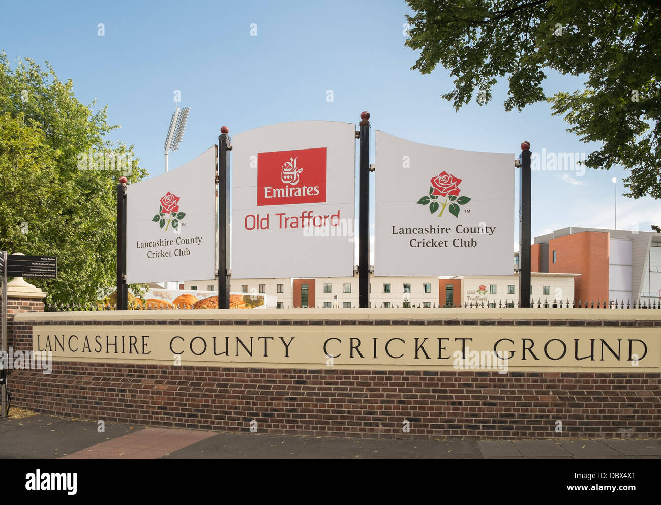 Segno per Emirates Old Trafford in Lancashire County Cricket Ground a Manchester, Lancashire, Inghilterra, Regno Unito, Gran Bretagna Foto Stock