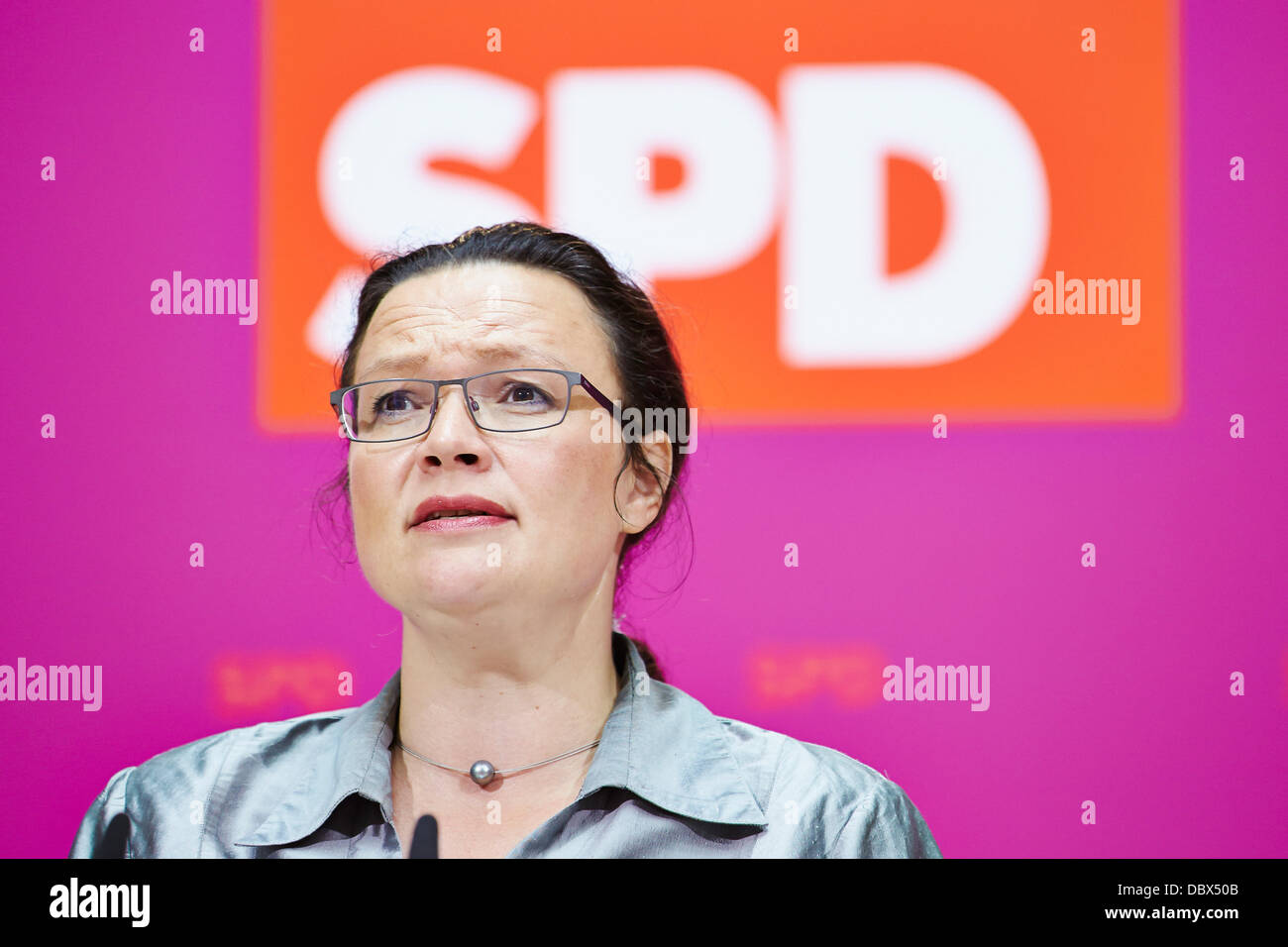 Berlino, Germania. 05 Agosto, 2013. Andrea Nahles (SPD), Generalsekretärin der SPD, dà una pressa confenrence presso il quartier generale della SPD (Willy-Brandt-Haus a Berlino. Credito: Reynaldo Chaib Paganelli/Alamy Live News Foto Stock