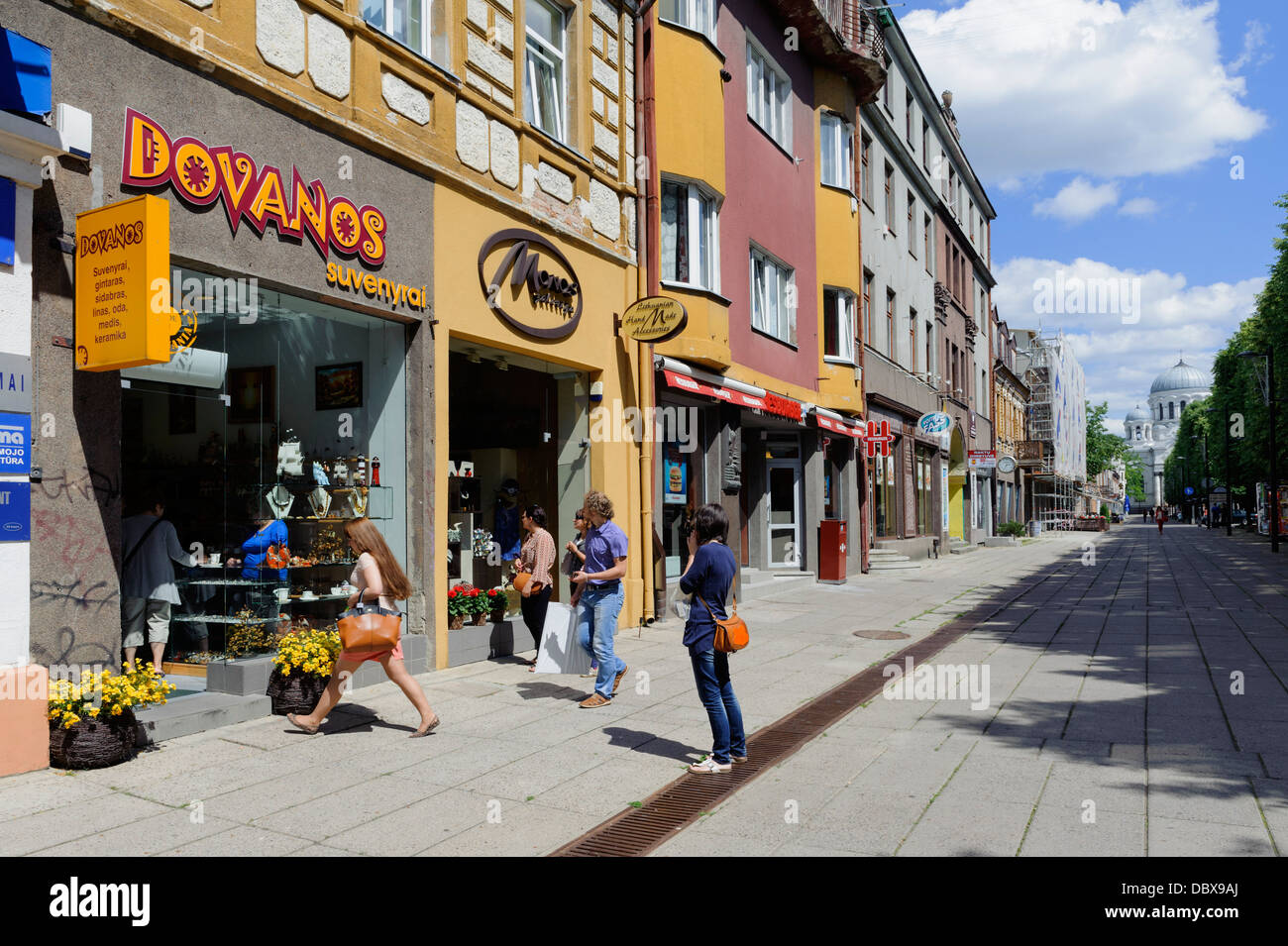 Street Laisves Aleja a Kaunas, Lituania, Europa Foto Stock