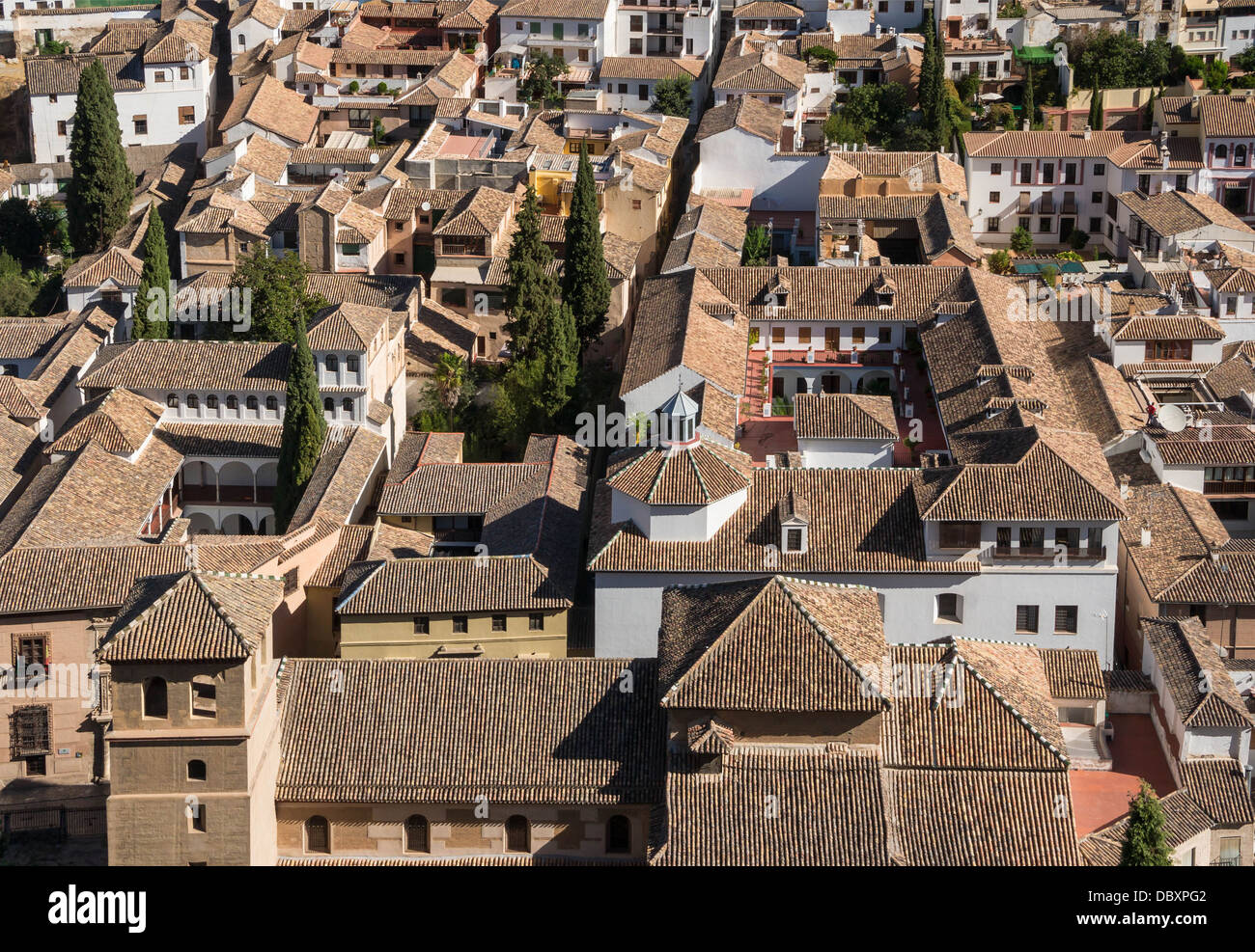 I tetti delle case patrizie nella parte bassa del quartiere Albayzin, Granada, Spagna. Foto Stock