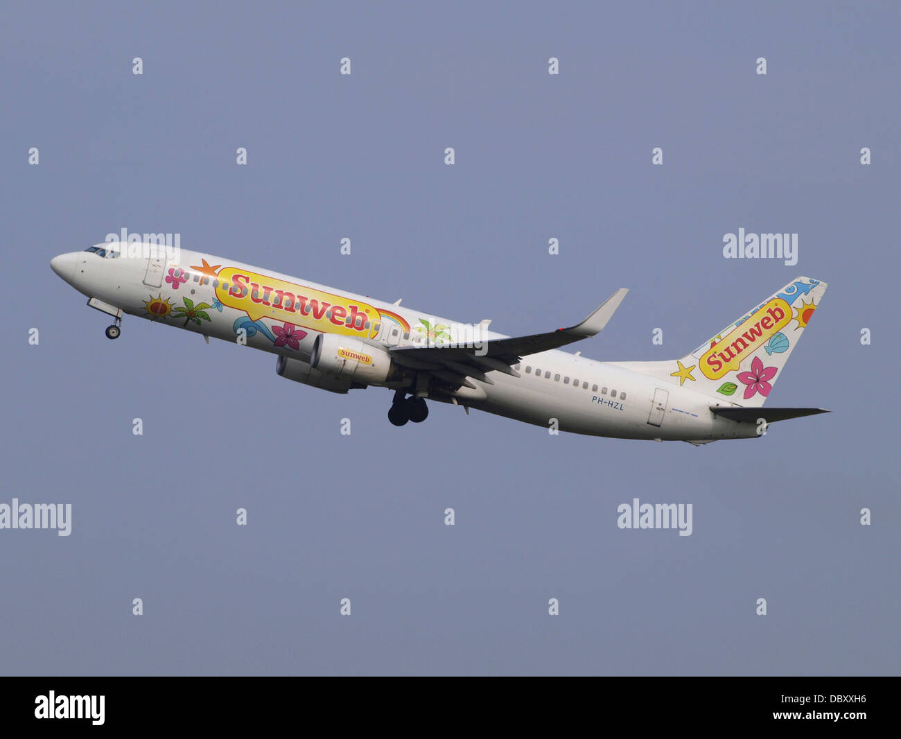 PH-HZL è un aeromobile Boeing 737-8K2(WL) operato da Transavia, una compagnia aerea olandese a basso costo. Questo aereo di linea è utilizzato per rotte di breve e medio raggio, offrendo ai passeggeri un viaggio efficiente e confortevole. Foto Stock