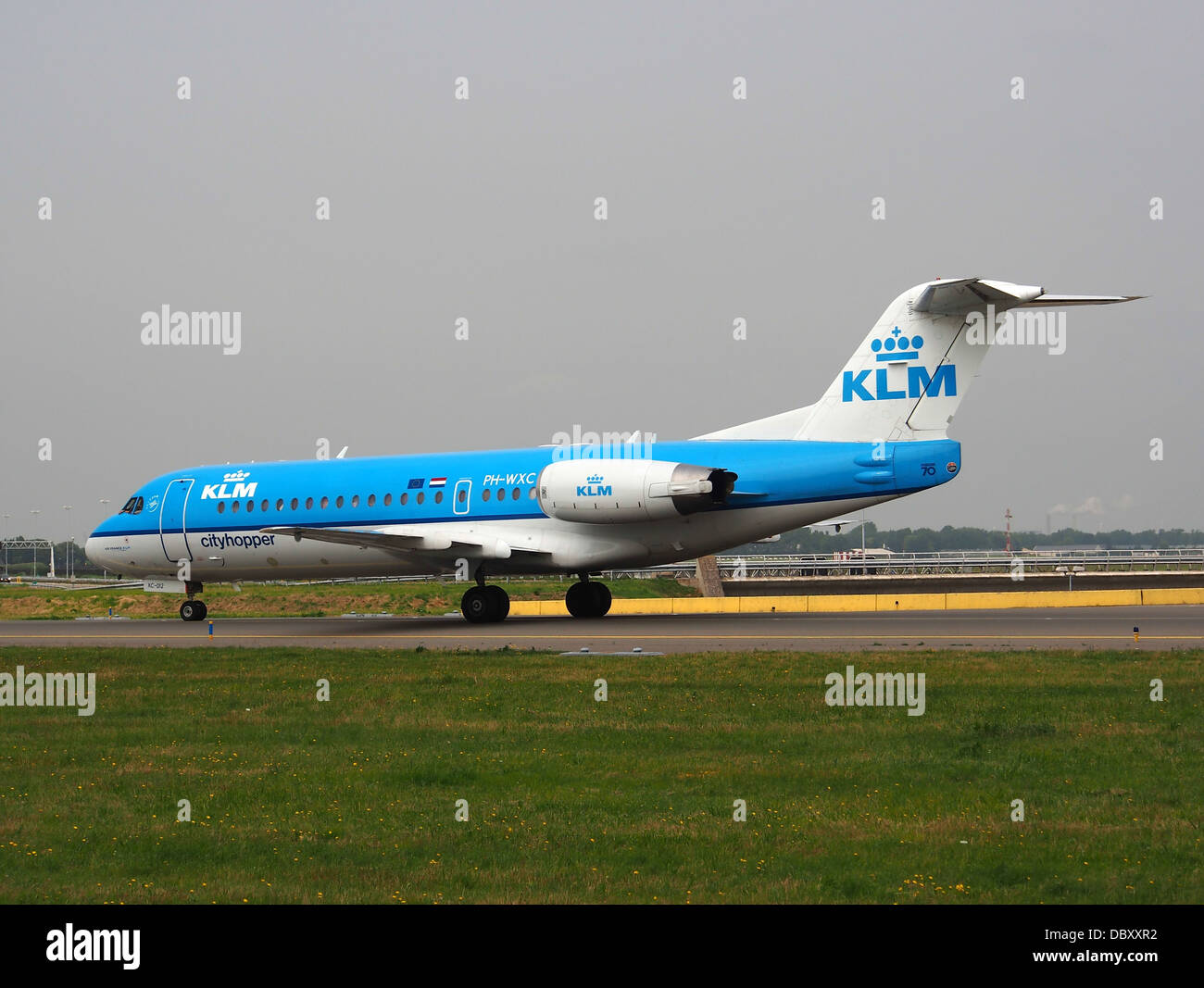 IL PH-WXC è un Fokker F70 operato dalla KLM Cityhopper, catturato in un aeroporto il 14 luglio 2013. Il Fokker F70 è un jet regionale progettato per rotte di breve e medio raggio, che fornisce un servizio efficiente in Europa. Foto Stock