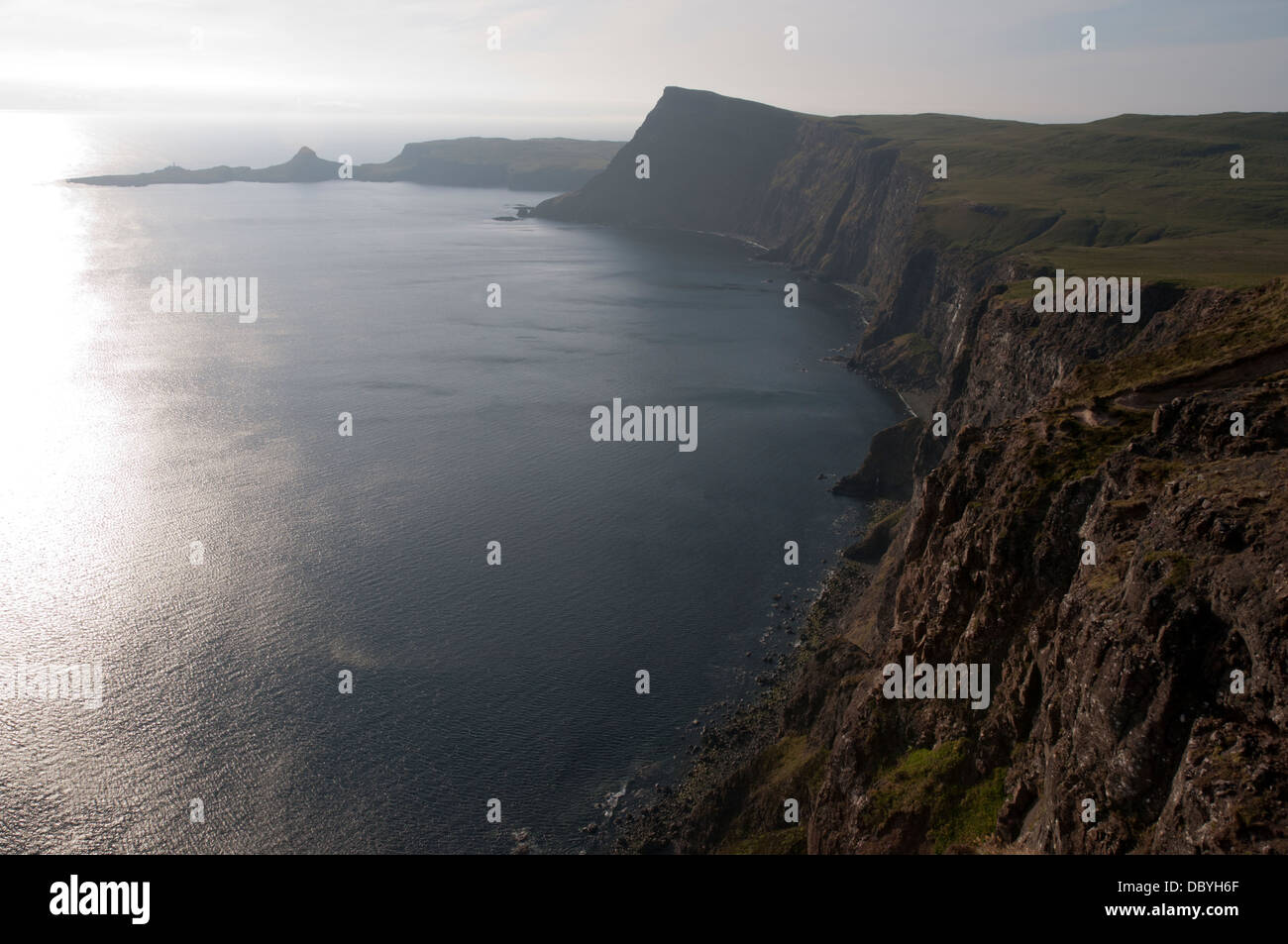 Punto Neiss e Waterstein testa dalla scogliera Ramasaig. Duirinish costa, Isola di Skye, Scotland, Regno Unito Foto Stock