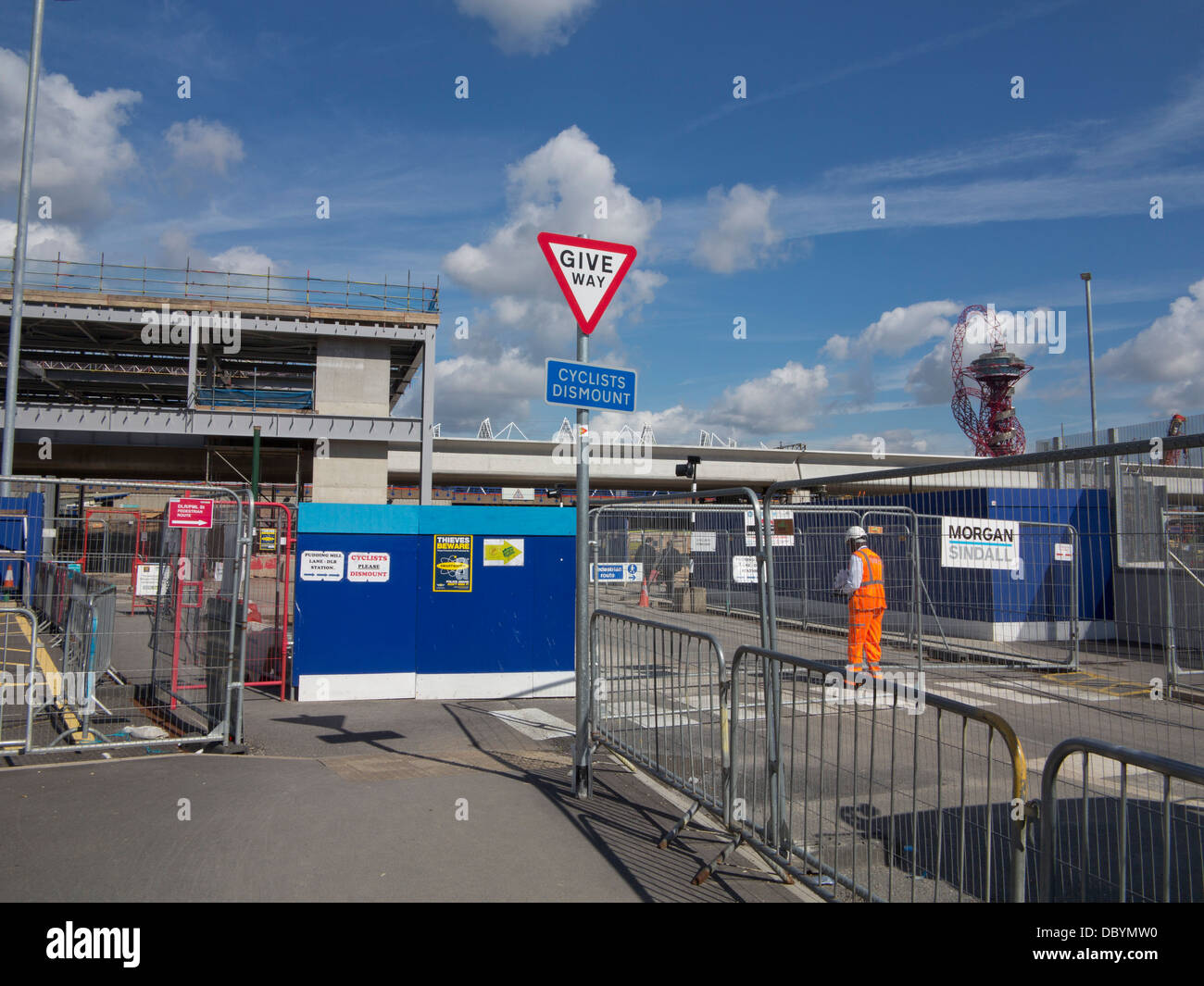 Lavori di costruzione di Crossrail alta frequenza ferrovia per Londra e il sud est dell' Inghilterra dal parco olimpico di Stratford Foto Stock
