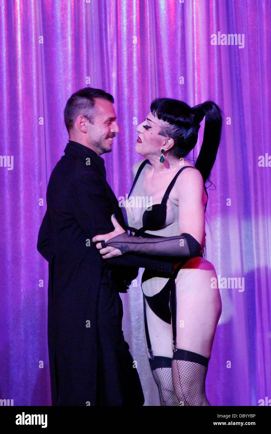 Il basilico Twist, Joey Arias apertura notturna del Off-Broadway produzione di 'Arias con una torsione' all'Abrons Arts Center - Curtain Call New York City, Stati Uniti d'America - 18.09.11 Foto Stock