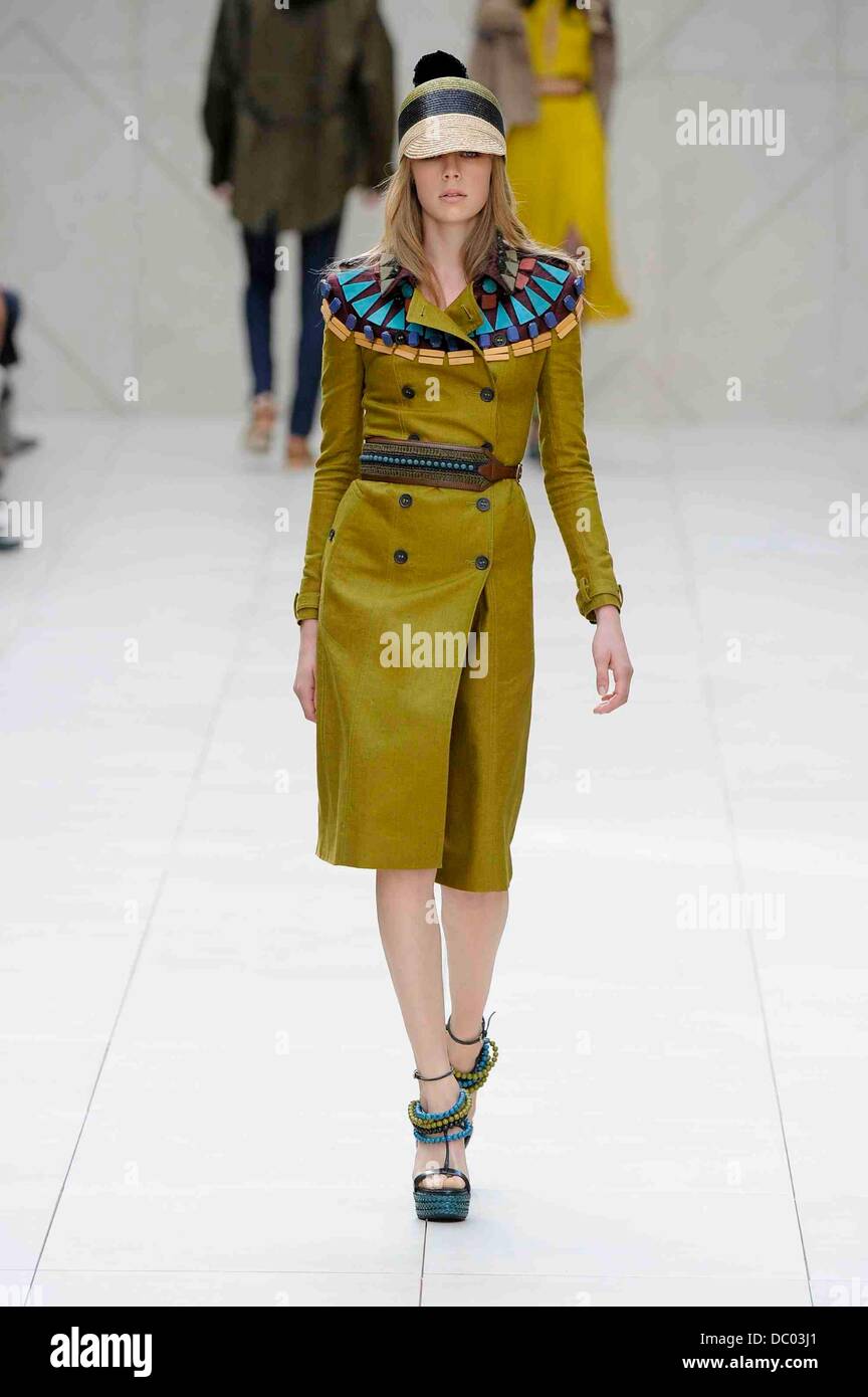 Modello London Fashion Week Primavera/Estate 2012 - Burberry Prorsum passerella - Londra, Inghilterra - 19.09.11 Foto Stock