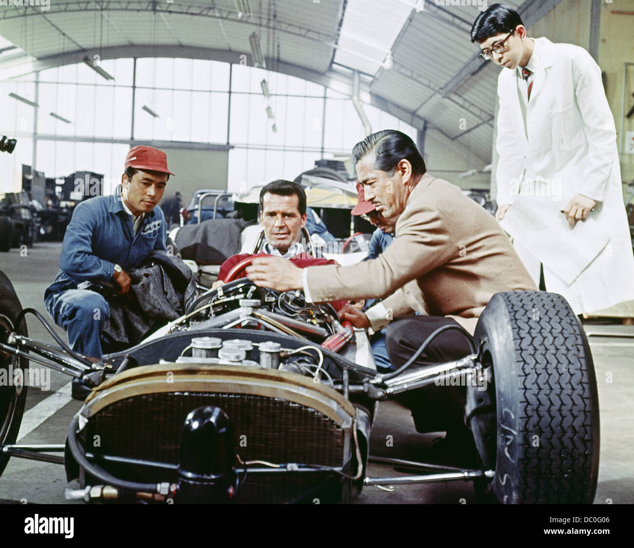 1960s 1966 MOTION PICTURE GRAND PRIX con protagonisti James Garner e TOSHIRO MIFUNE Foto Stock