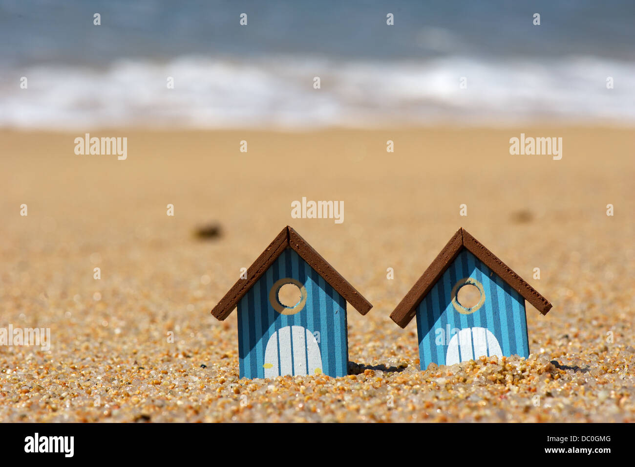 Spiaggia in miniatura di capanne in spiaggia Foto Stock