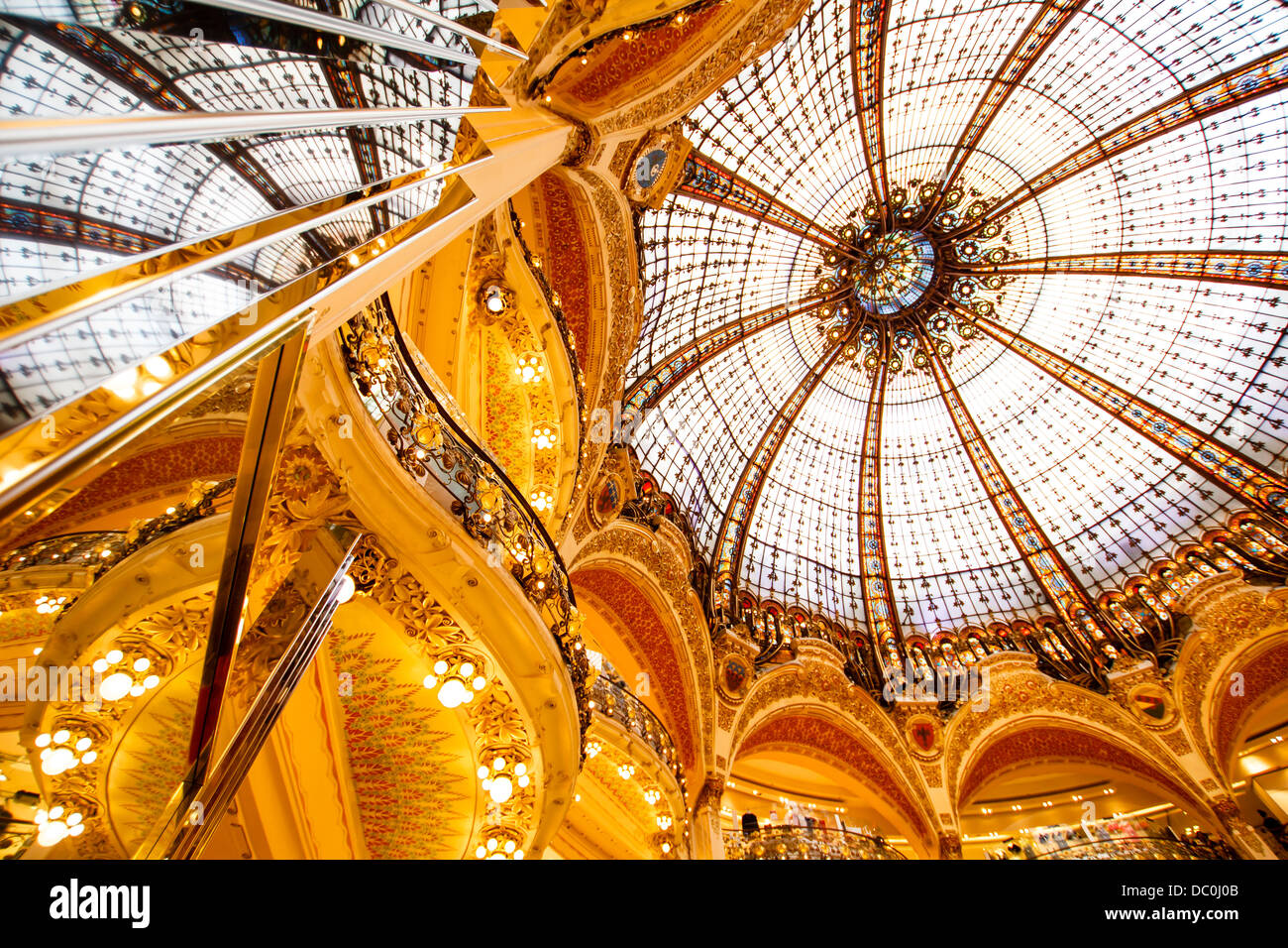 Art Nouveau a cupola di stile delle Galeries Lafayettes, Parigi, Francia Foto Stock