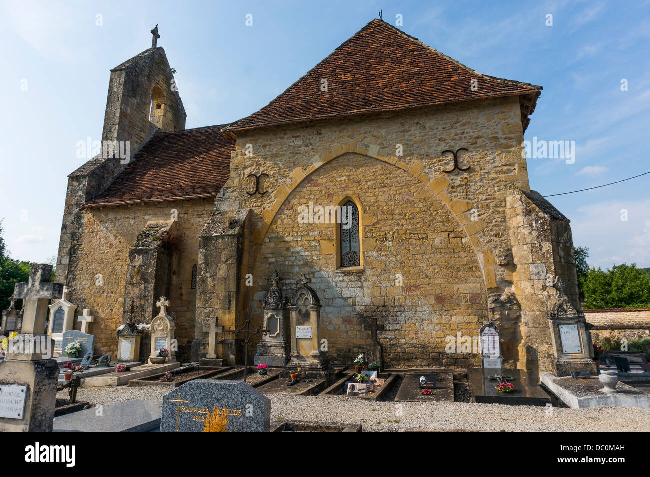 Centro storico di Saint Hilaire cappella e cimitero nel villaggio di Trémolat, nel dipartimento di Dordogna, Nouvelle-Aquitaine nel sud-ovest della Francia, l'Europa. Foto Stock