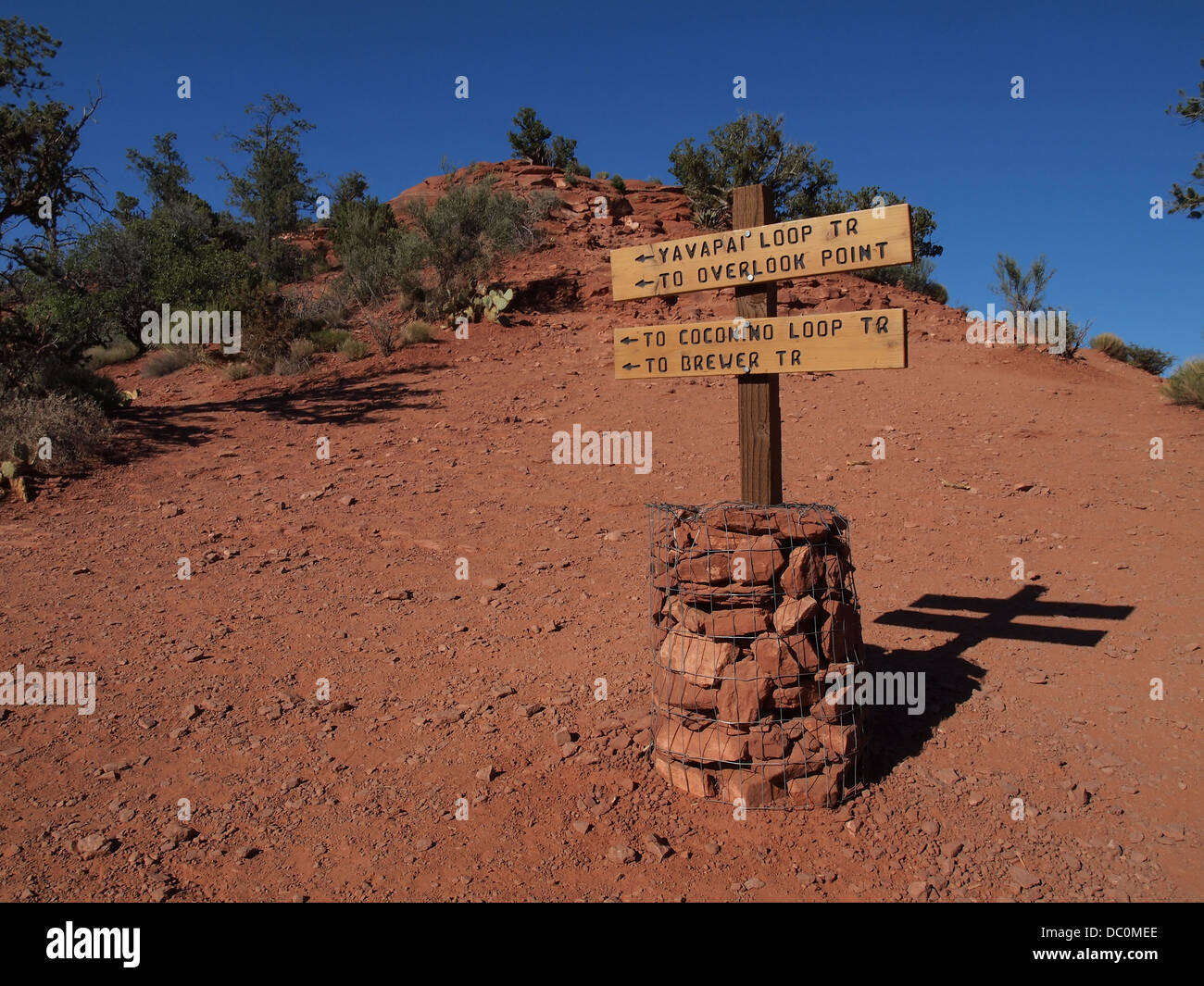 Sentiero segni all'Aeroporto Mesa a Sedona, in Arizona, Stati Uniti, America Foto Stock