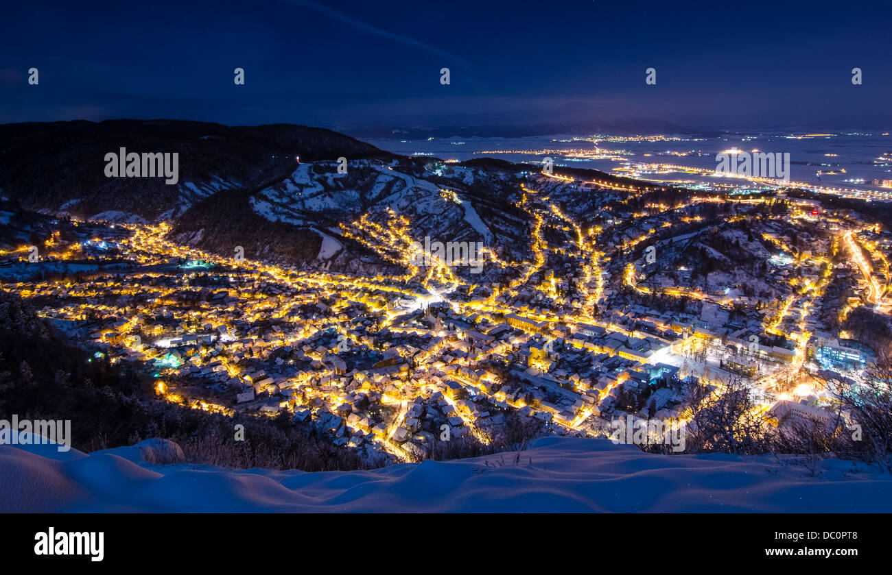 Una notte di esposizione al di sopra di Brasov Romania Foto Stock