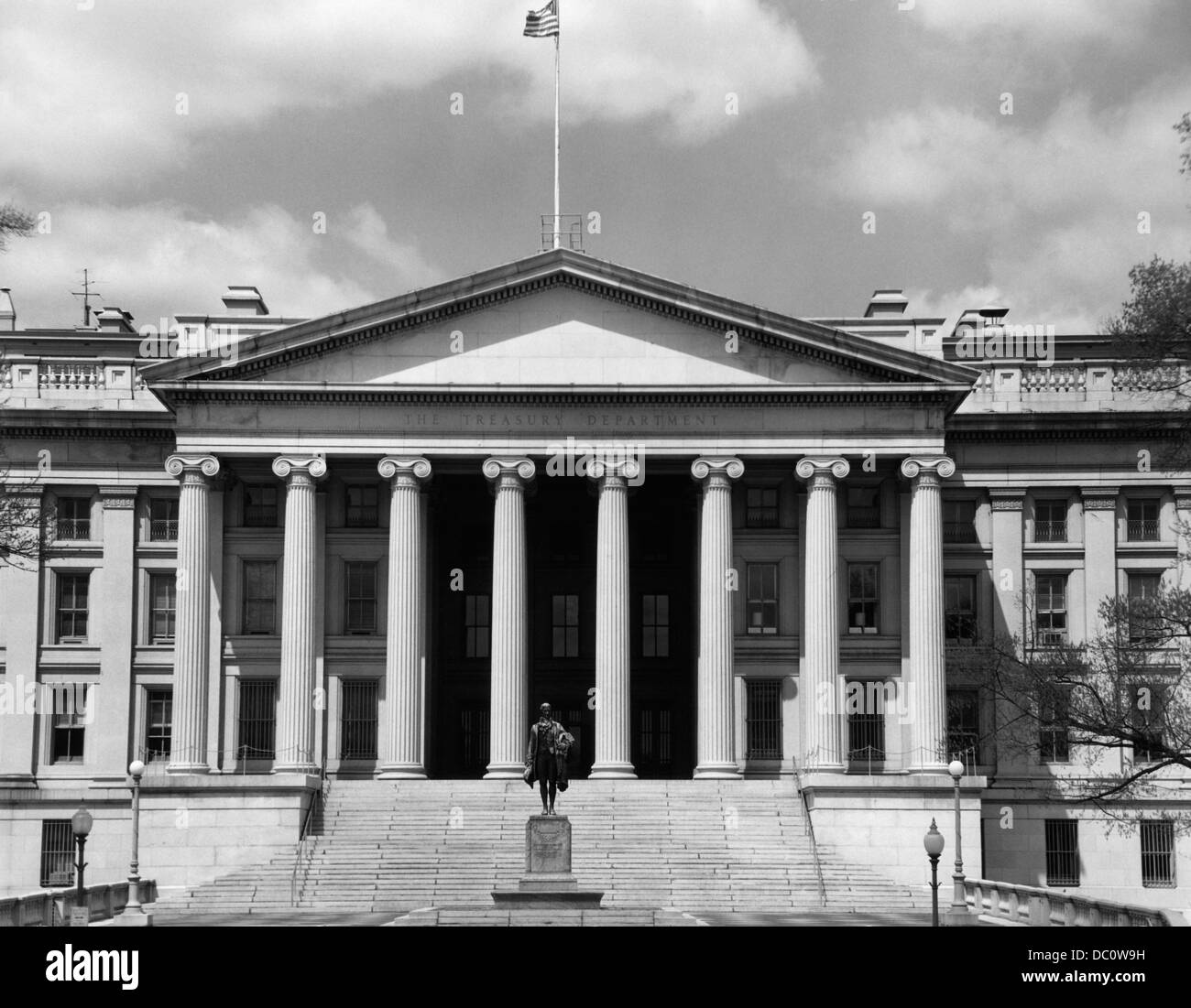 Anni Cinquanta anni sessanta davanti IL MINISTERO DEL TESORO A WASHINGTON DC USA Foto Stock