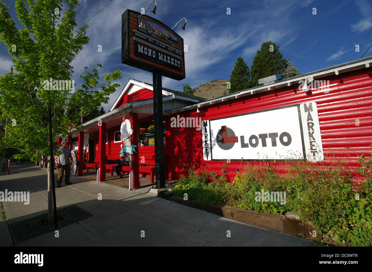 General Store in Lee Vining, la città più vicina all'ingresso est del Parco Nazionale di Yosemite - California, Stati Uniti d'America Foto Stock