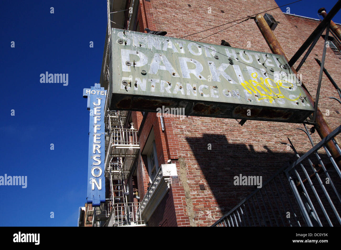 Hotel fatiscente sign in il filetto quartiere di San Francisco, Stati Uniti d'America Foto Stock