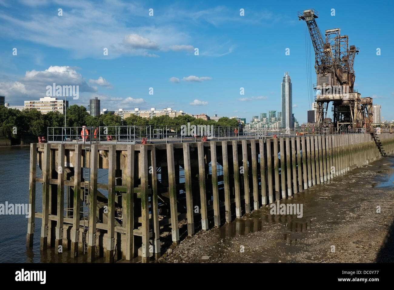 Il fiume Tamigi vicino a Battersea Foto Stock