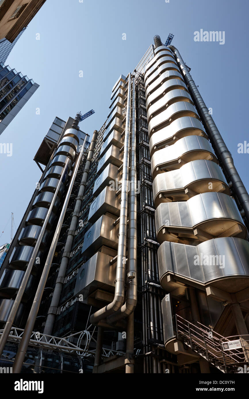 Il lloyds o all'interno di edificio fuori città di Londra Inghilterra Regno Unito Foto Stock