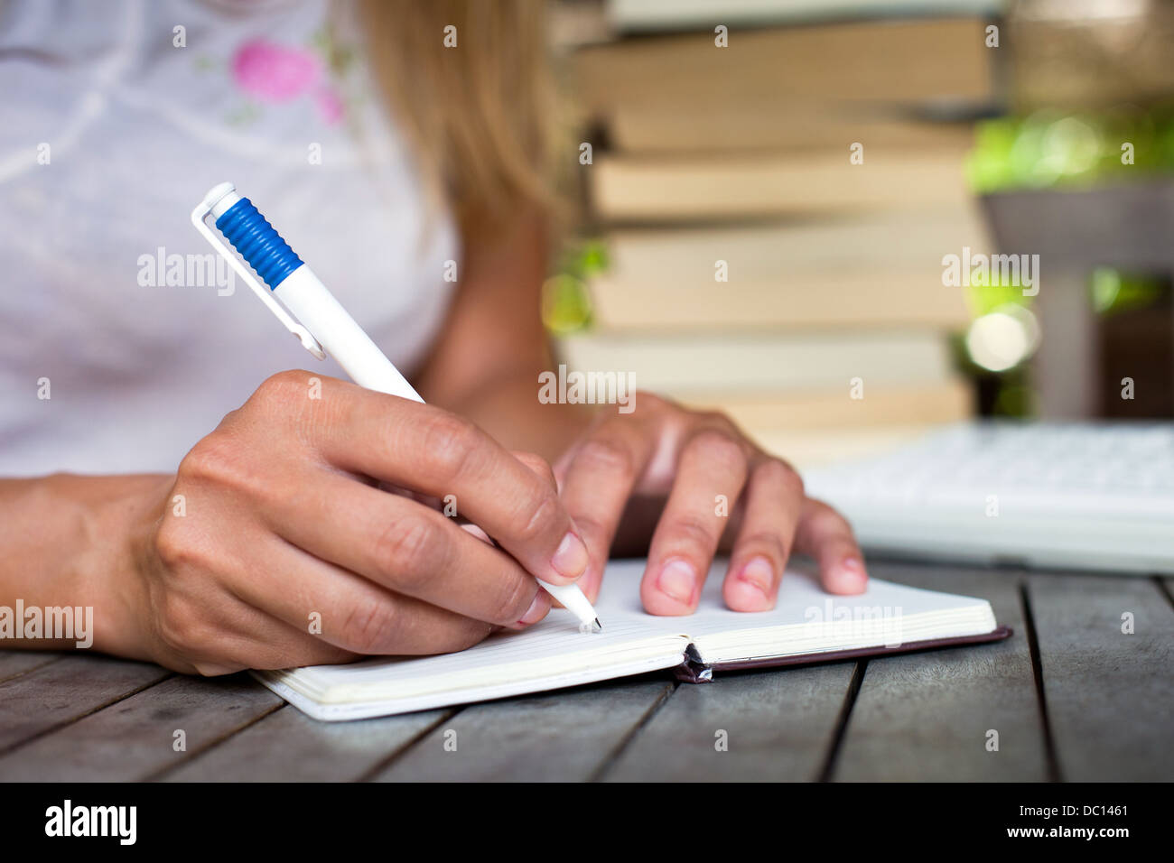 I lavori degli studenti in biblioteca Foto Stock