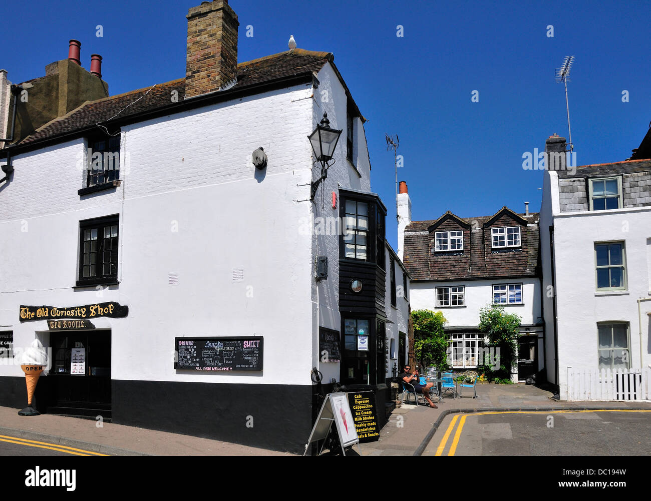 Broadstairs Kent, Inghilterra, Regno Unito. Il vecchio negozio di curiosità sala da tè e Union Square Foto Stock