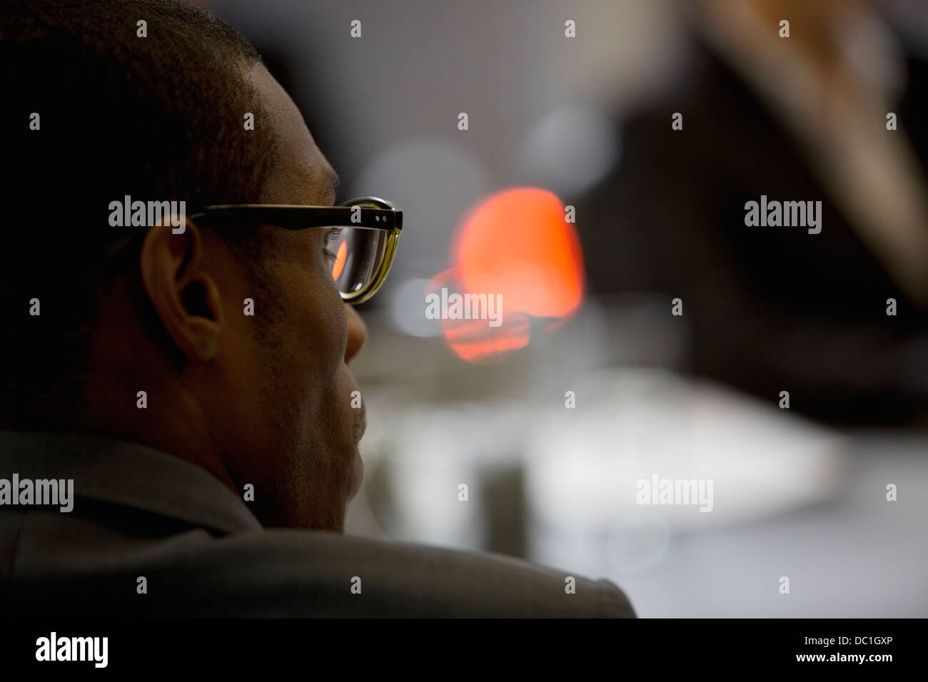 Close up vista posteriore di imprenditore in riunione Foto Stock