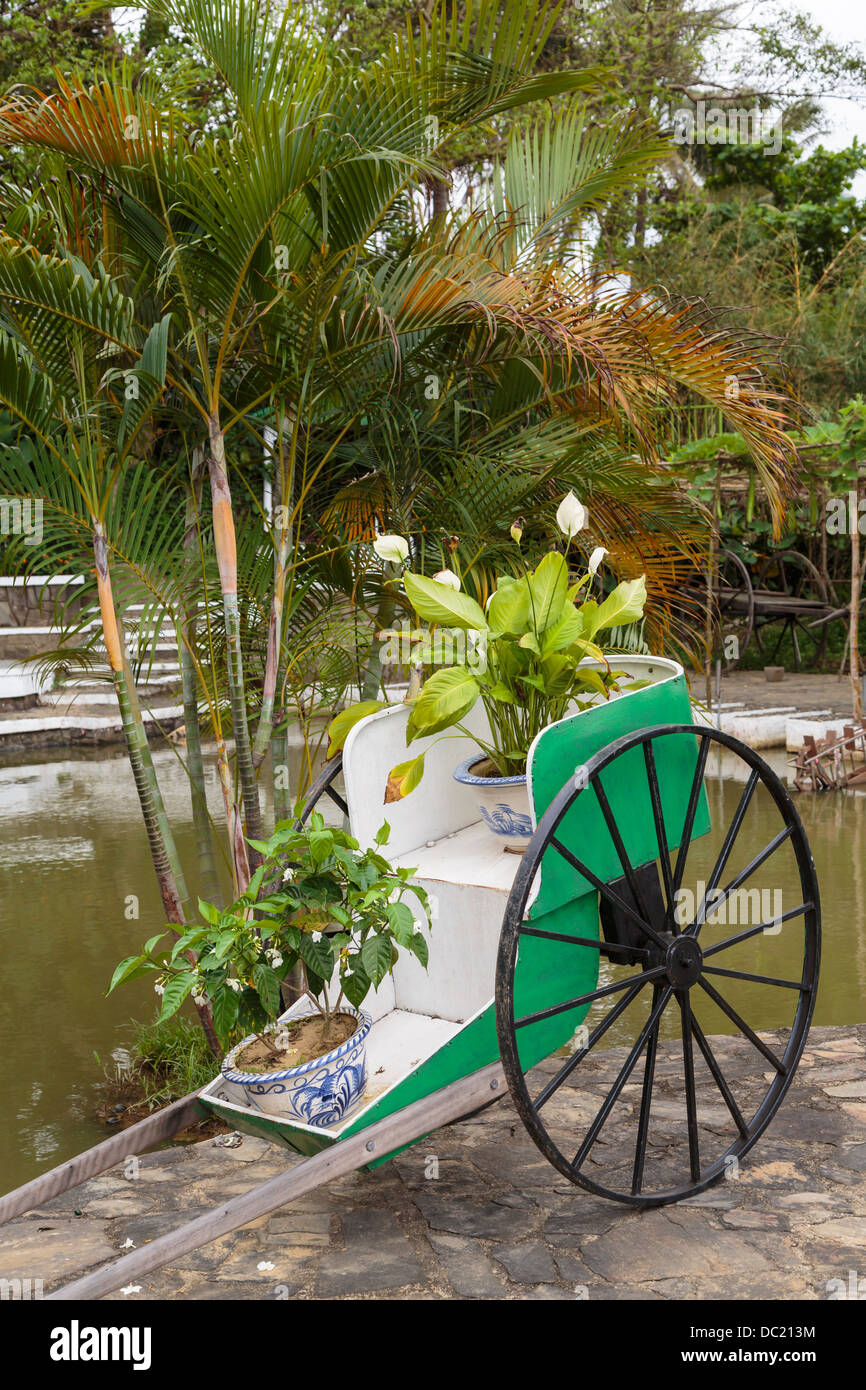 Un rickshaw carrello a Hong Giang Hotel in tinta, Vietnam, in Asia. Foto Stock