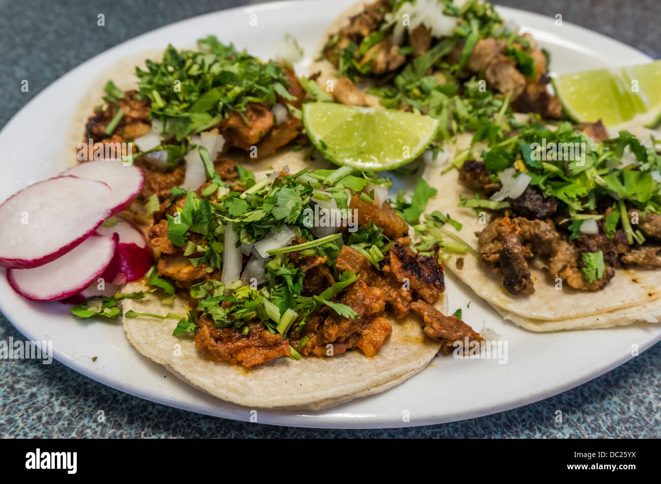 Tacos de pastor sul tortilla di mais a La Gloria supermercato, Bellingham, Washington Foto Stock