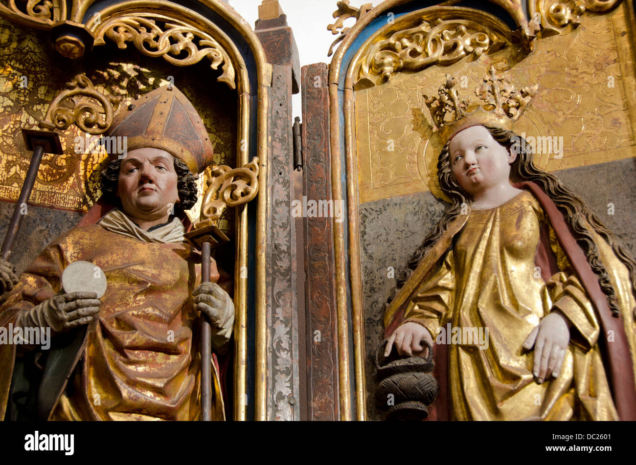 La Svizzera, Basilea. Barfusserkirche museo storico, all'interno della Chiesa Barfusser. Storico di sculture religiose. Foto Stock