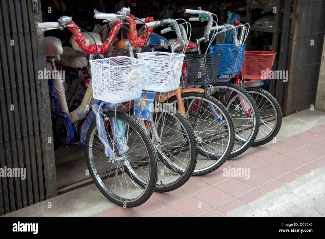 Le biciclette in negozio Foto Stock