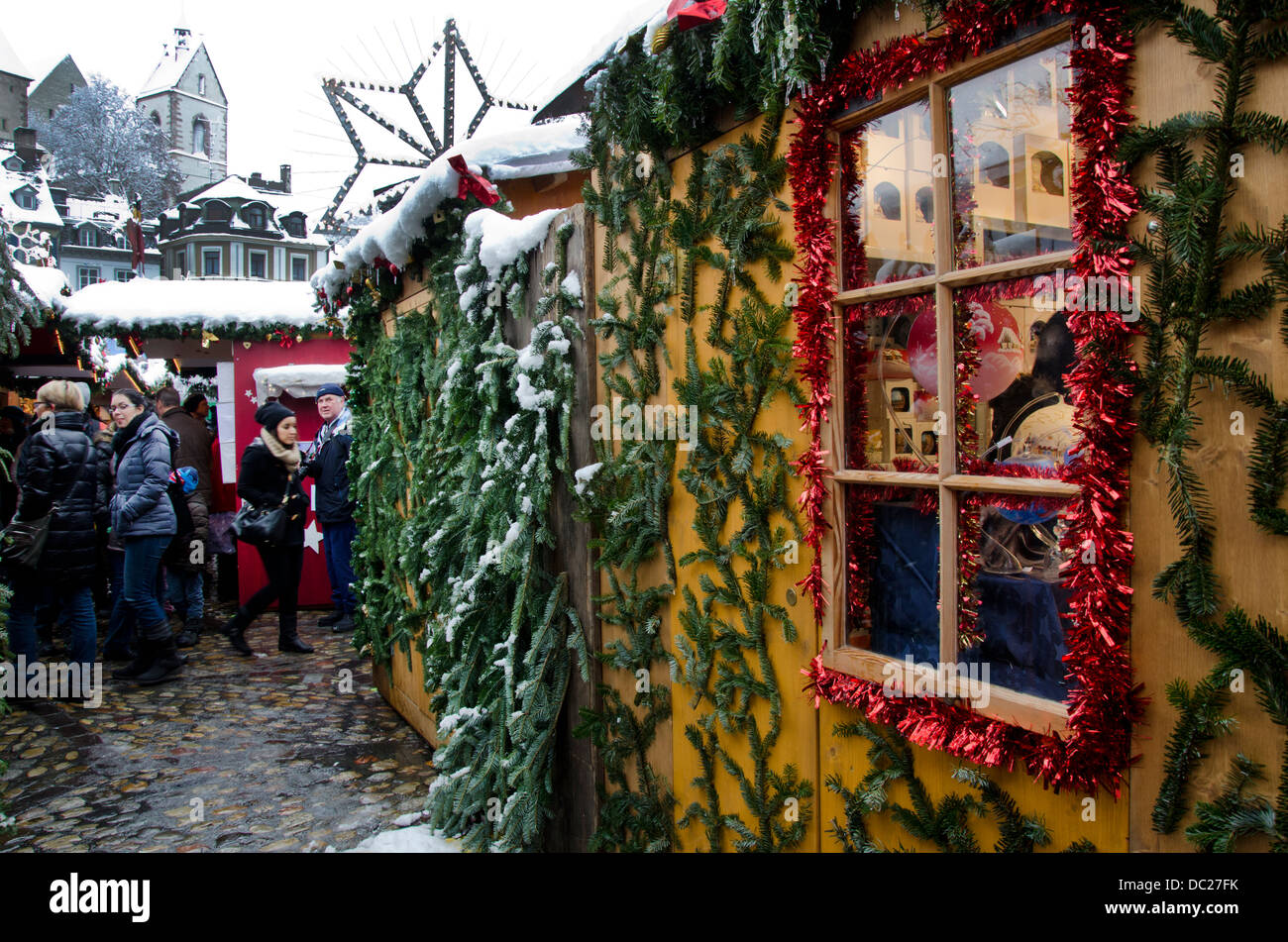 La Svizzera, Basilea. Basilea vacanza invernale Mercato (aka Basler Weihnacht) a Barfusserplatz. Foto Stock