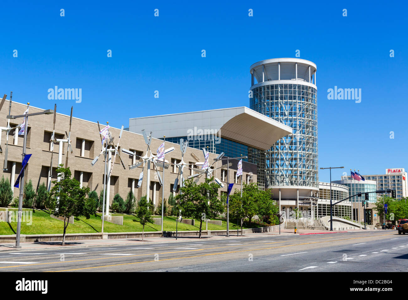 Il Calvin L Rampton Salt Palace Convention Center, a ovest il Tempio, Salt Lake City, Utah, Stati Uniti d'America Foto Stock