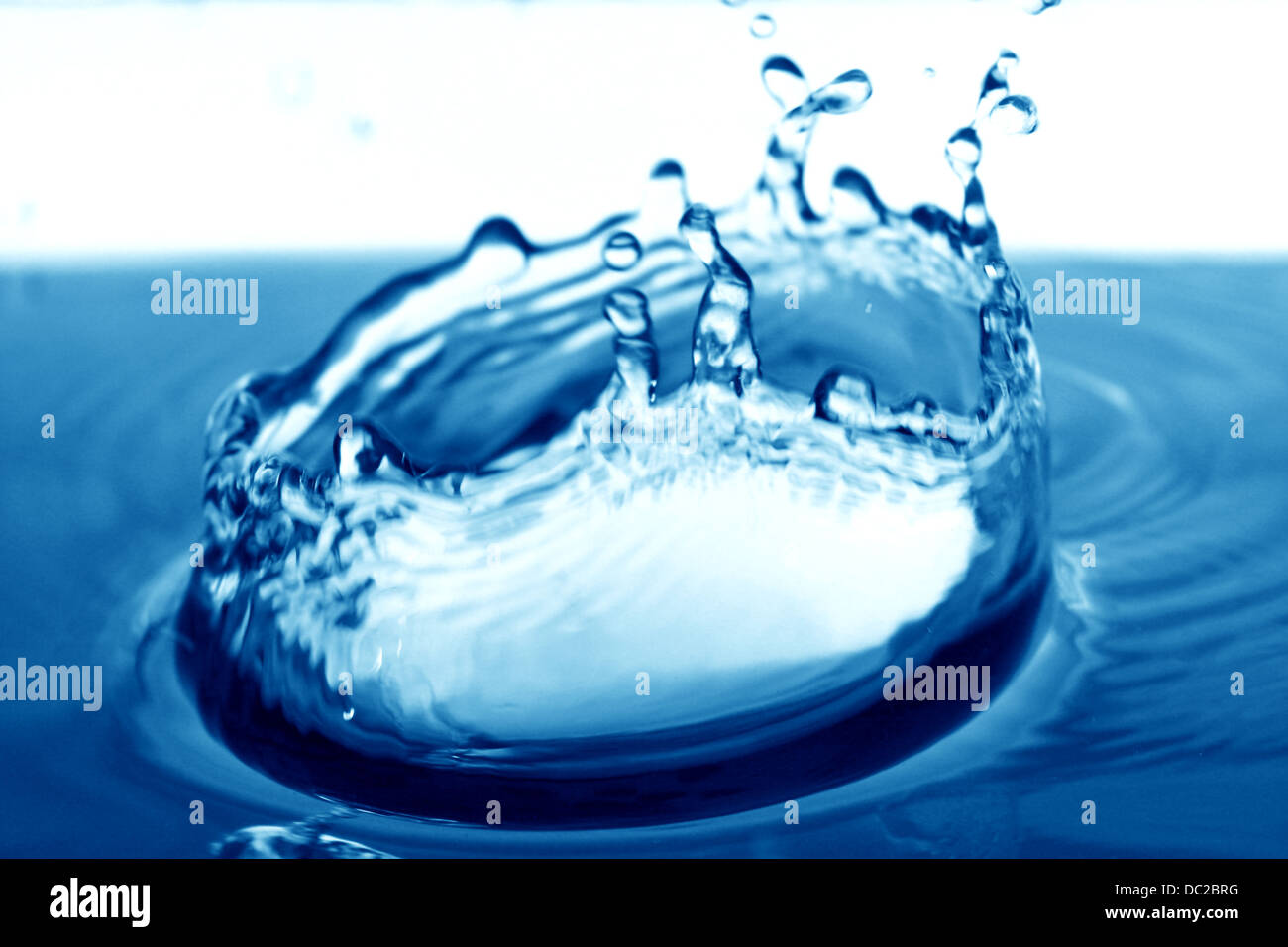 Blu acqua splash macro close up Foto Stock
