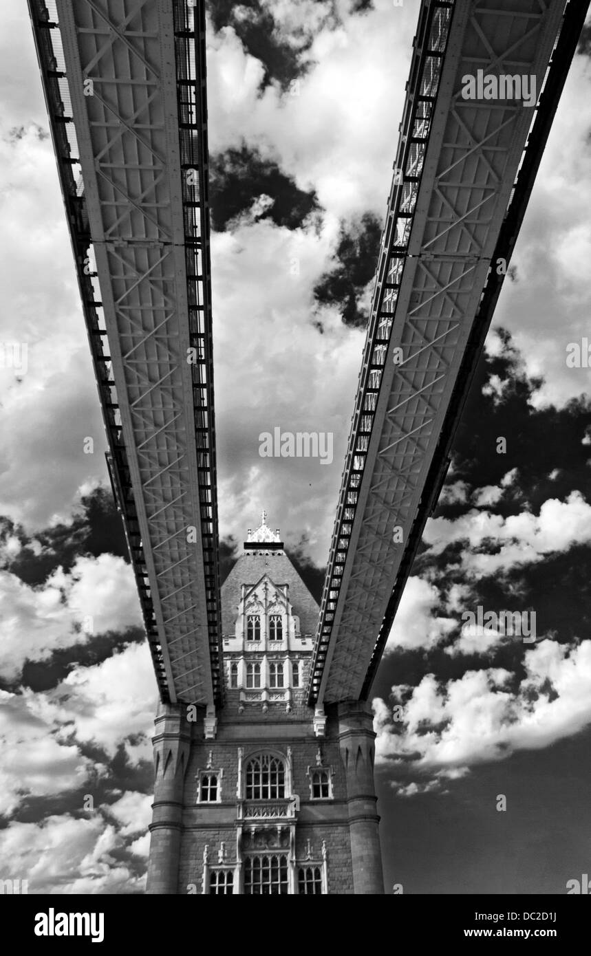 Dettaglio del Tower Bridge, London Borough di Southwark, Londra, Inghilterra, Regno Unito Foto Stock