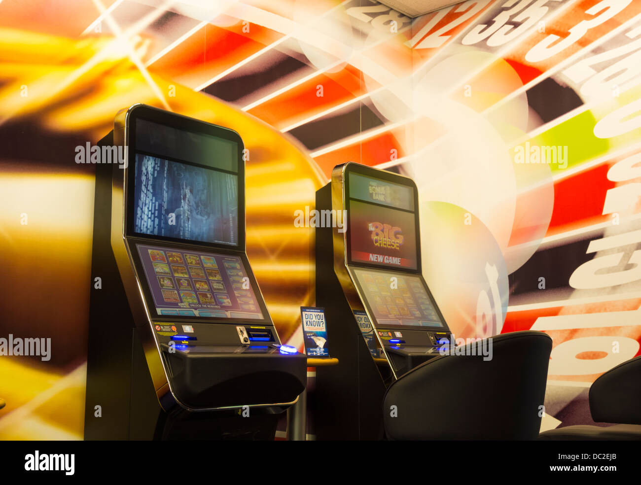 Fixed Odds roulette macchine, noto anche come fixed odds i terminali scommessa di coralli Bookmakers, England, Regno Unito Foto Stock