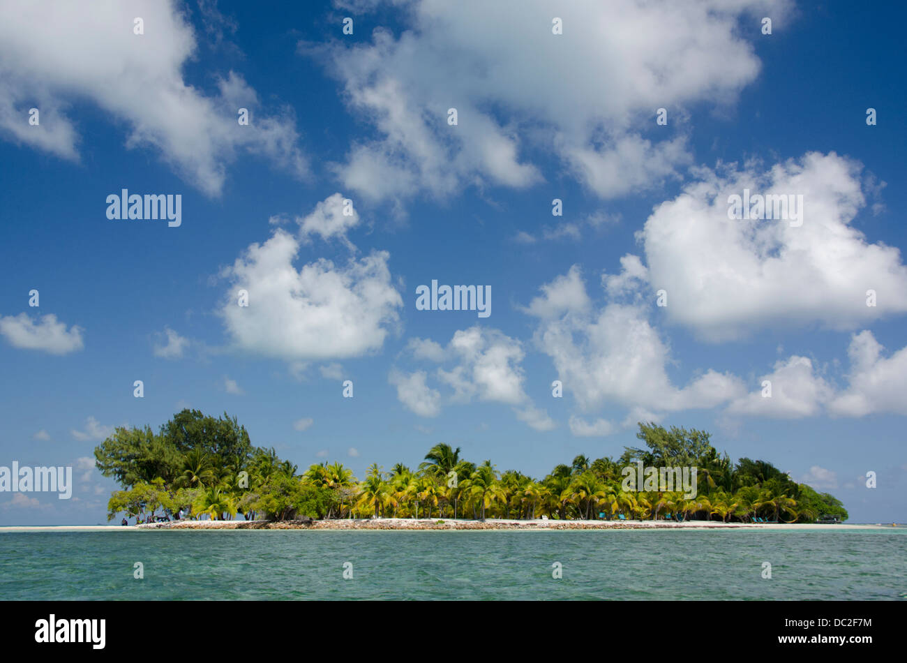 Belize, Stann Creek, Southwater Cay. Mar dei Caraibi vista dell'isola di Southwater Cay. UNESCO. Foto Stock