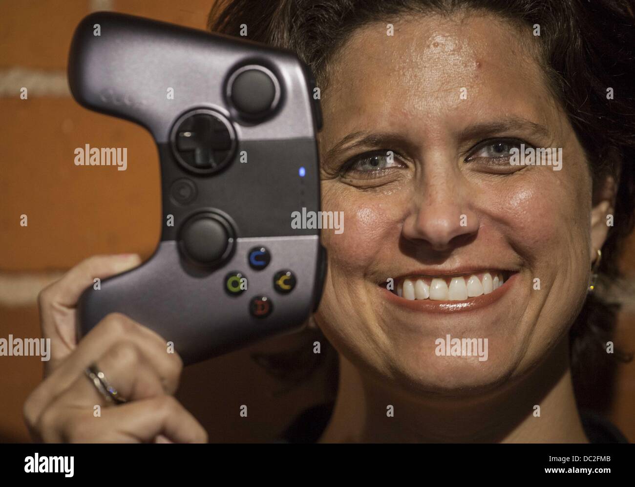 Luglio 24, 2013 - Los Angeles, California, Stati Uniti - Julie Uhrman, CEO di Ouya, un crowdfunded console di gioco. (Credito Immagine: © Ringo Chiu/ZUMAPRESS.com) Foto Stock