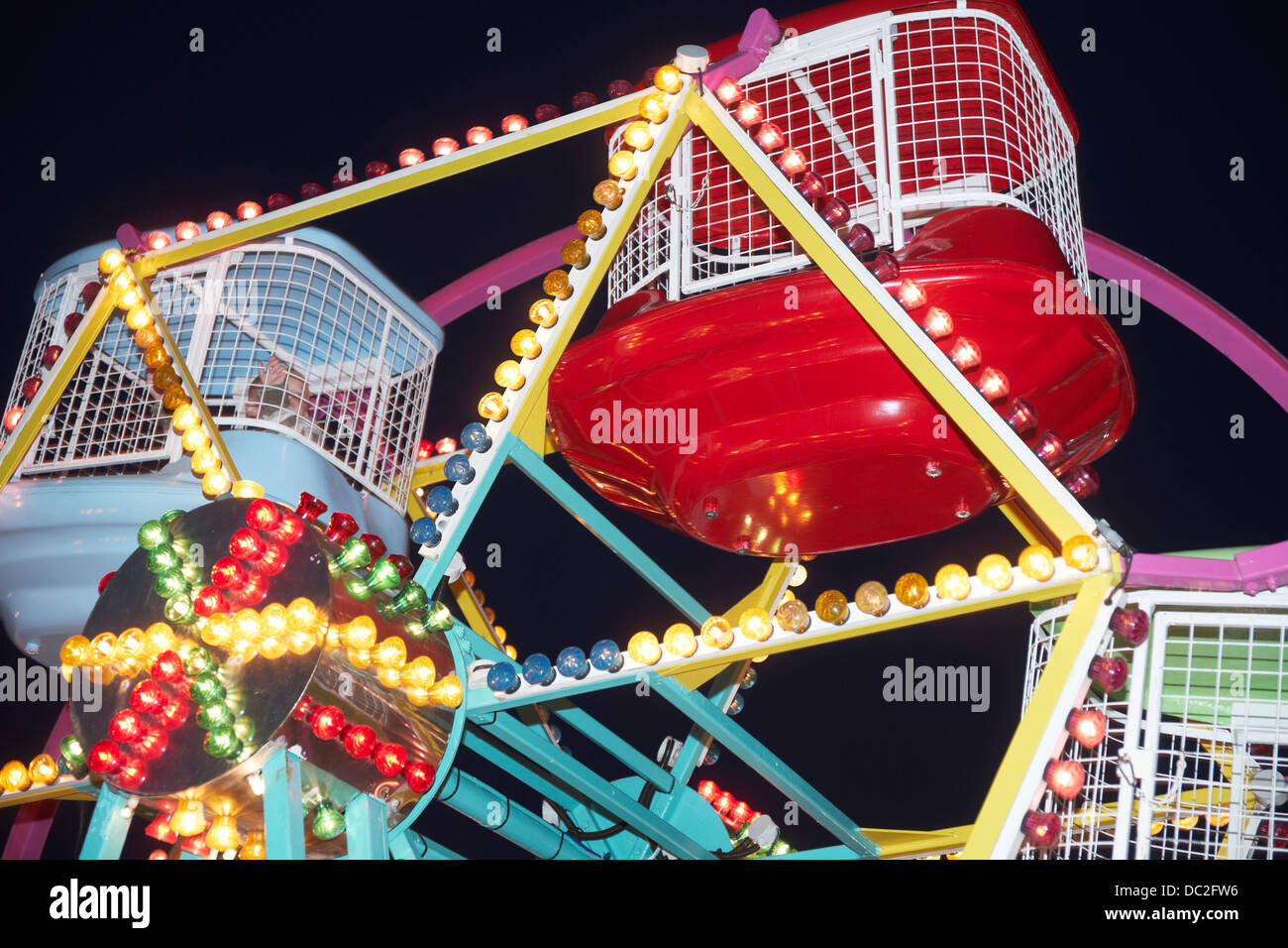 Fiera del divertimento di notte Foto Stock