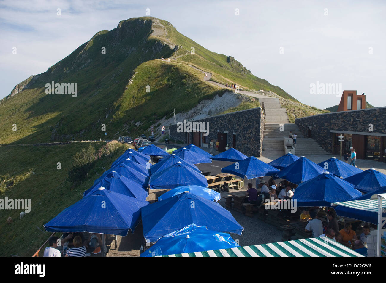 OUTDOOR CAFE PUY MARY VULCANO CANTAL AUVERGNE FRANCIA Foto Stock