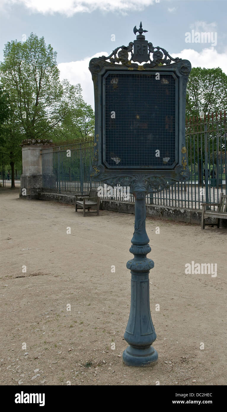 Un cartello del parco, parchi di Château de Fontainebleau, Seine-et-Marne, Francia. Foto Stock