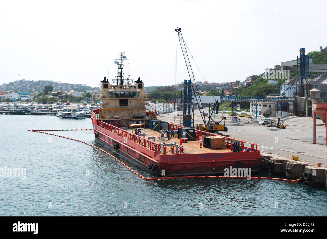 Fornitura navi ancorate a Arraial do Cabo Porto di Rio de Janeiro in Brasile per ricaricare/offload. Foto Stock