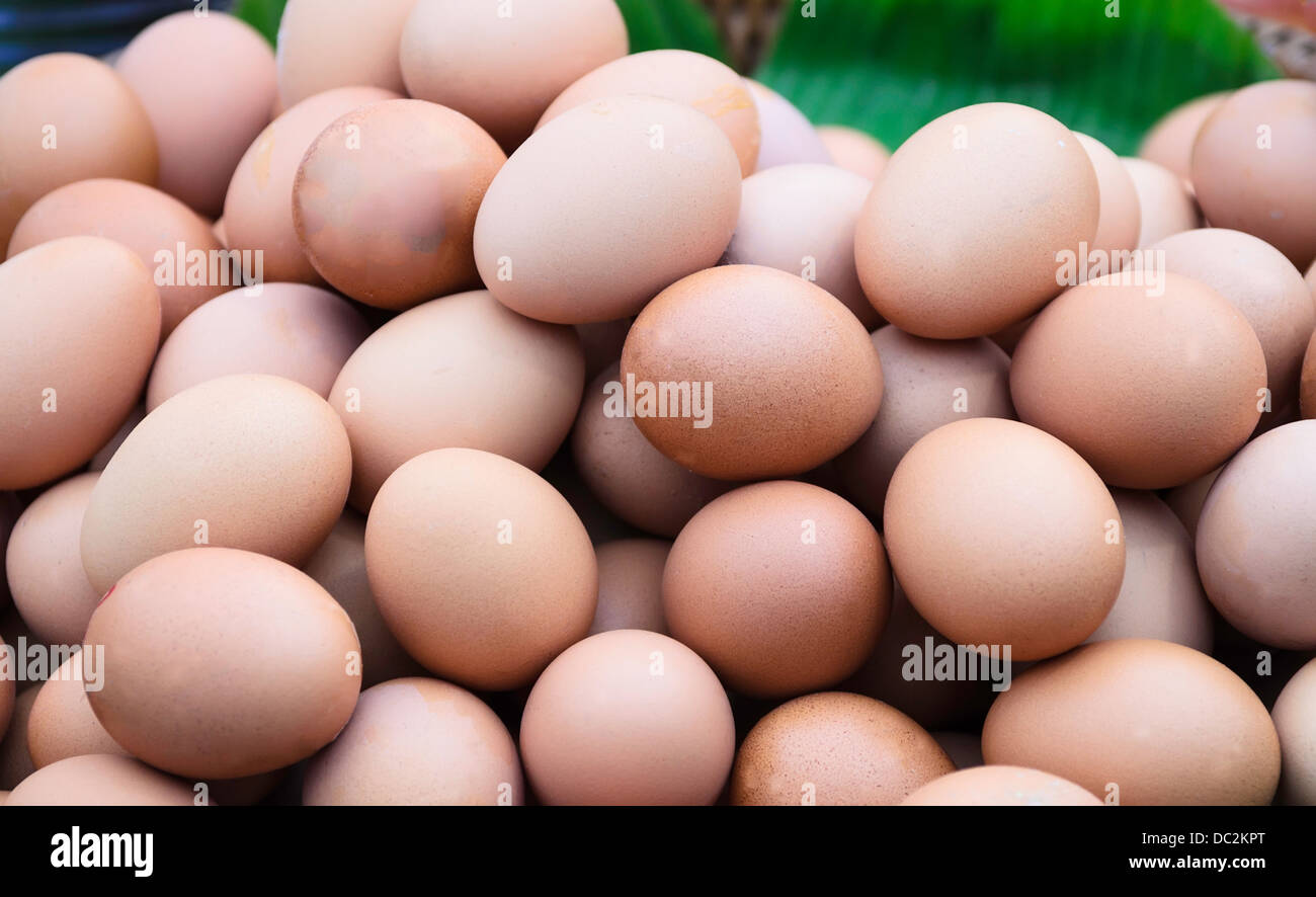 Le uova per la cottura in negozio Foto Stock