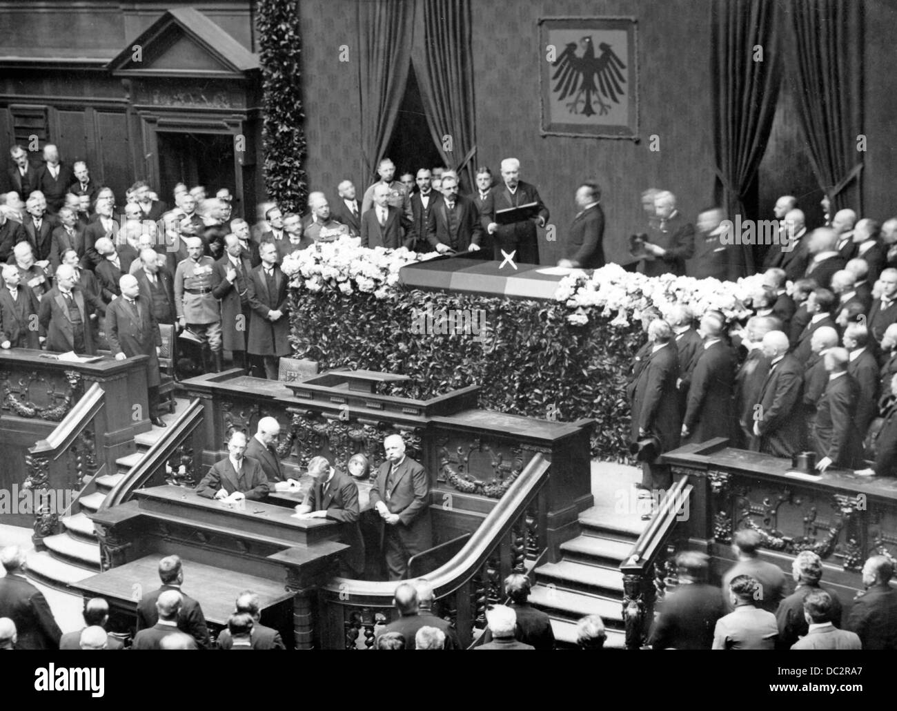 Il presidente del Reich Paul von Hindenburg è giurato nel Reichstag di Berlino, Germania, 12 maggio 1925. Fotoarchiv für Zeitgeschichte Foto Stock