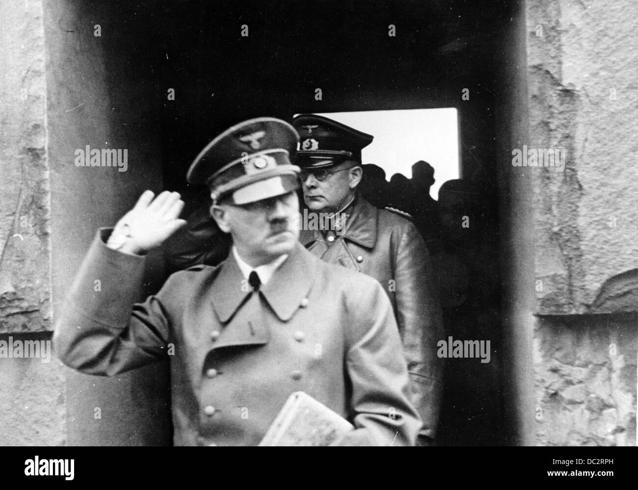 La Propaganda nazista! L'immagine mostra Adolf Hitler mentre visita il memoriale di Langemark nel 1940. Fotoarchiv für Zeitgeschichte Foto Stock
